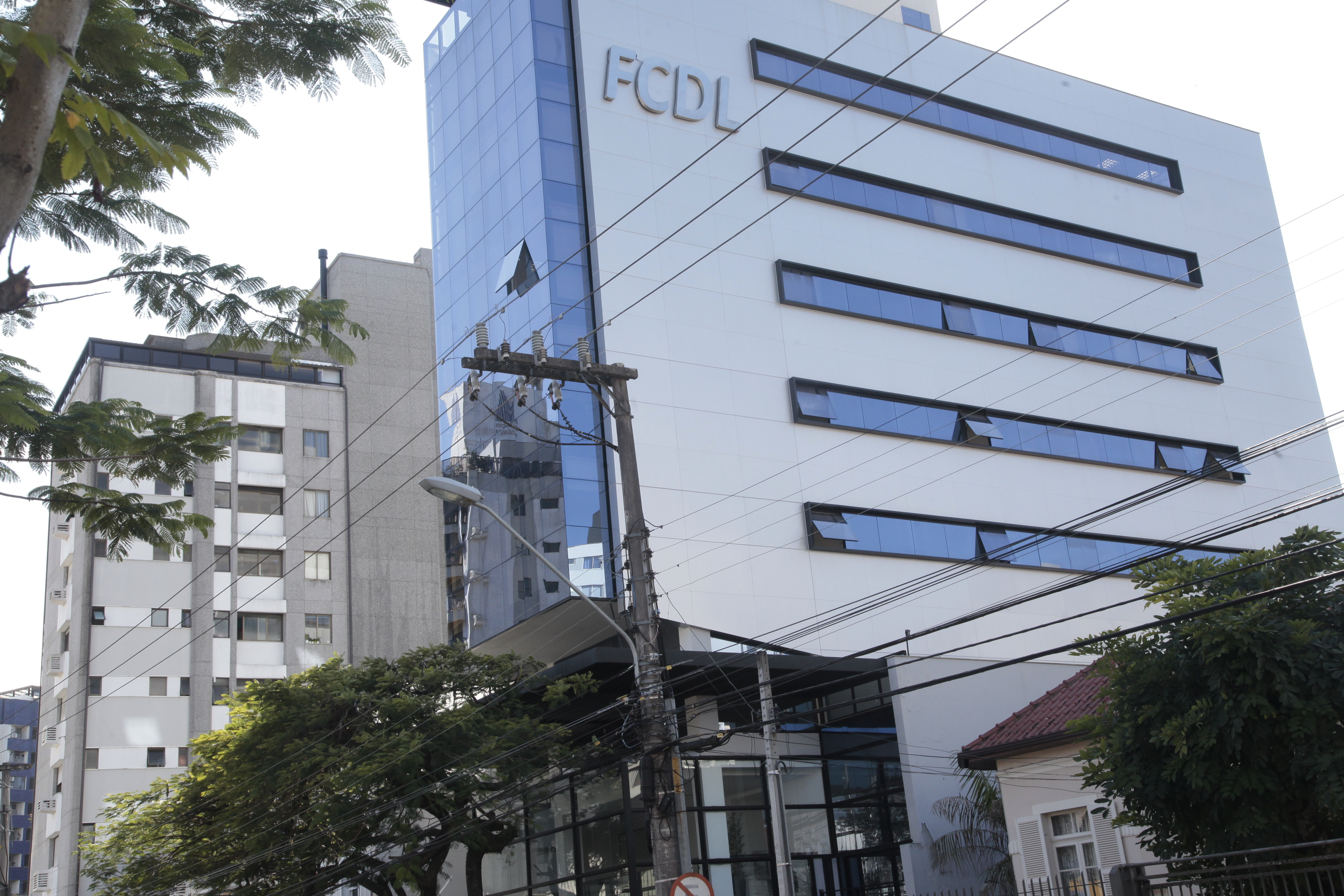 Cartilha Orienta os Lojistas da FCDL