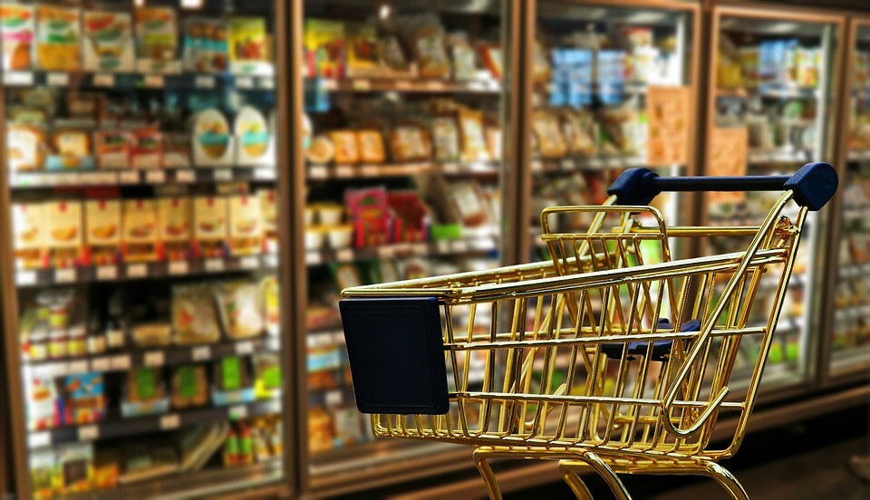 Projeto beneficia consumidor que compra produto vencido em supermercado