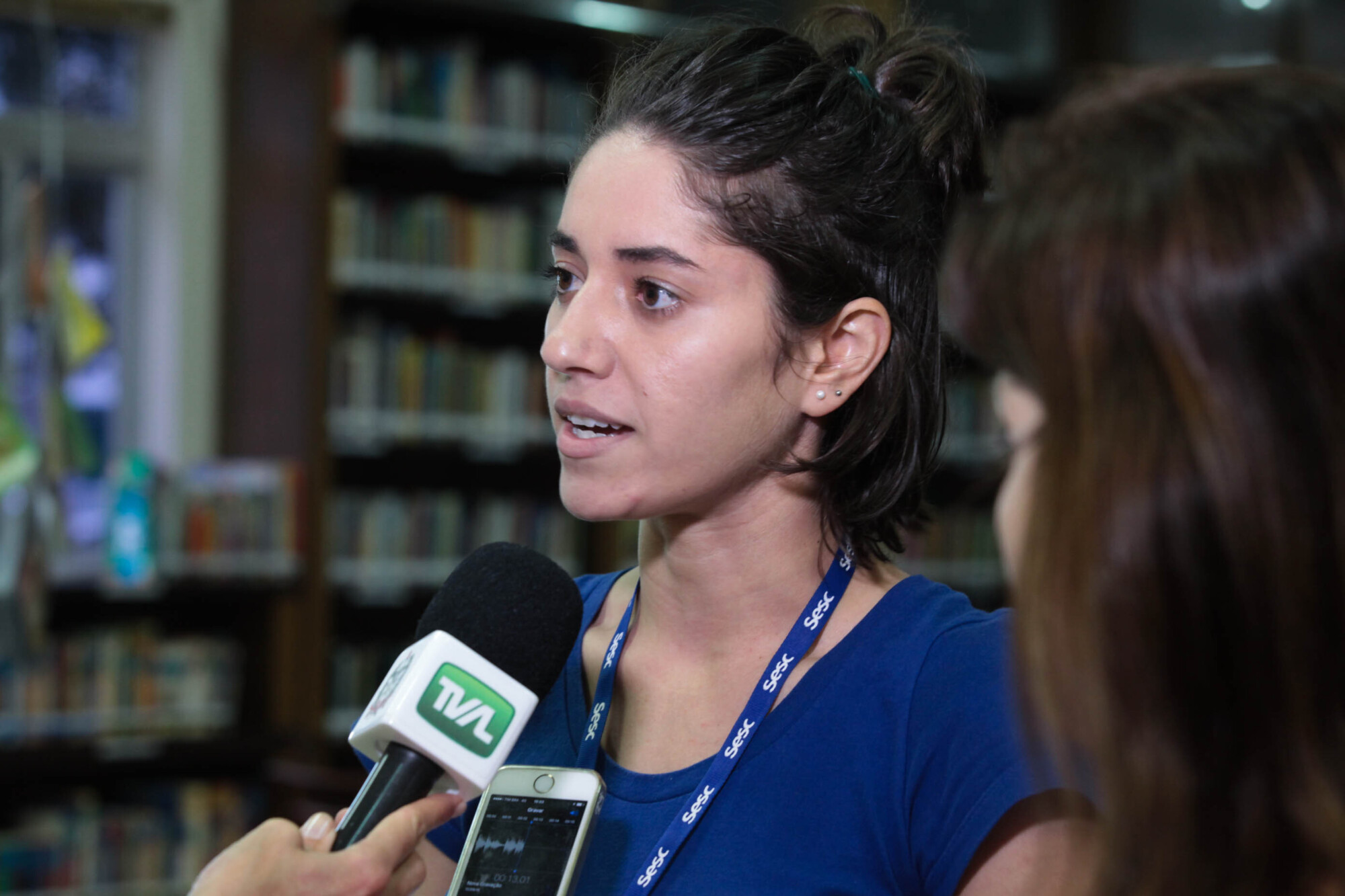 Mariana Alvim de Sá, assistente da Biblioteca do Sesc