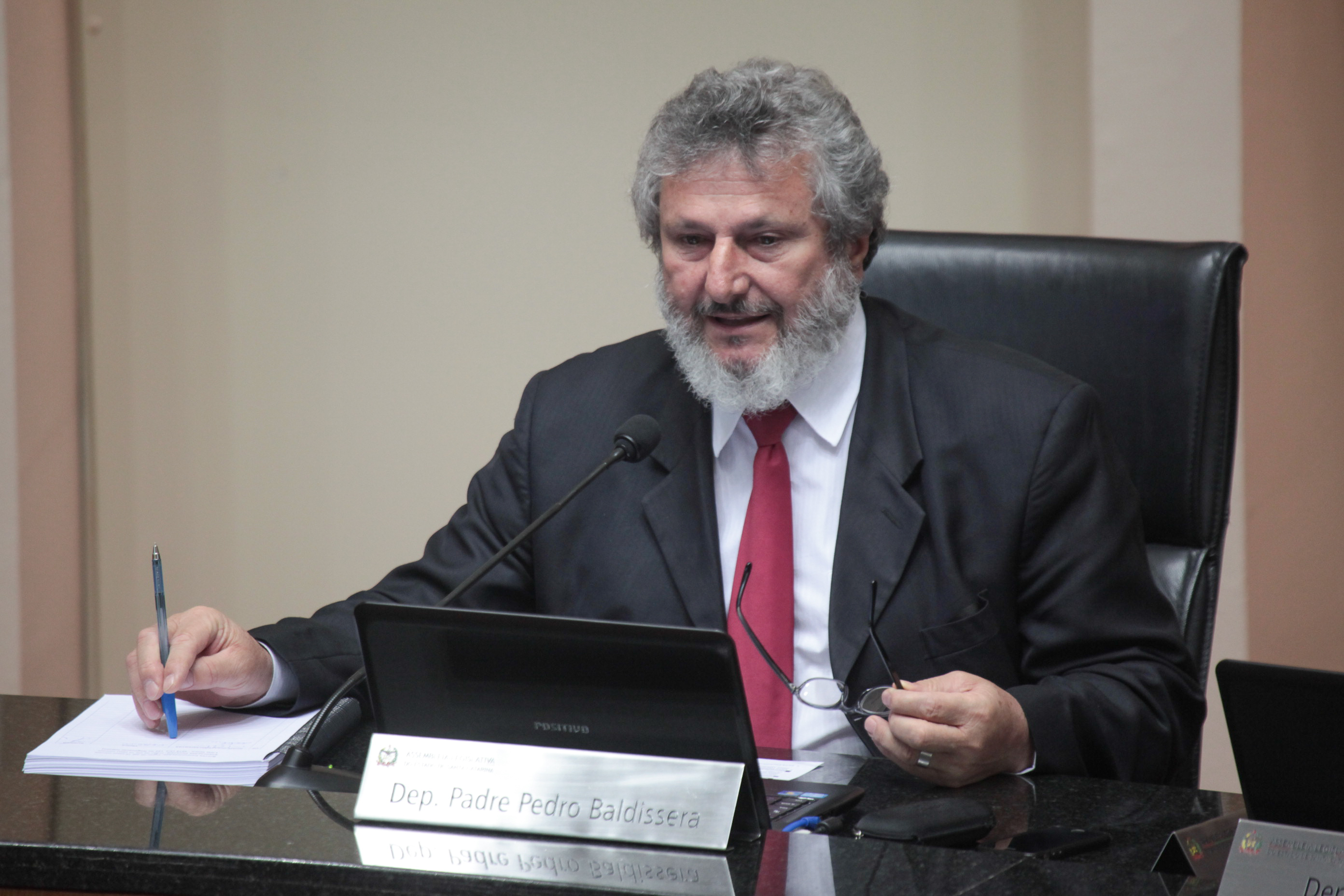 Sessão Ordinária. Deputado Padre Pedro Baldissera (PT) . Foto: Miriam Zomer/Agência AL.