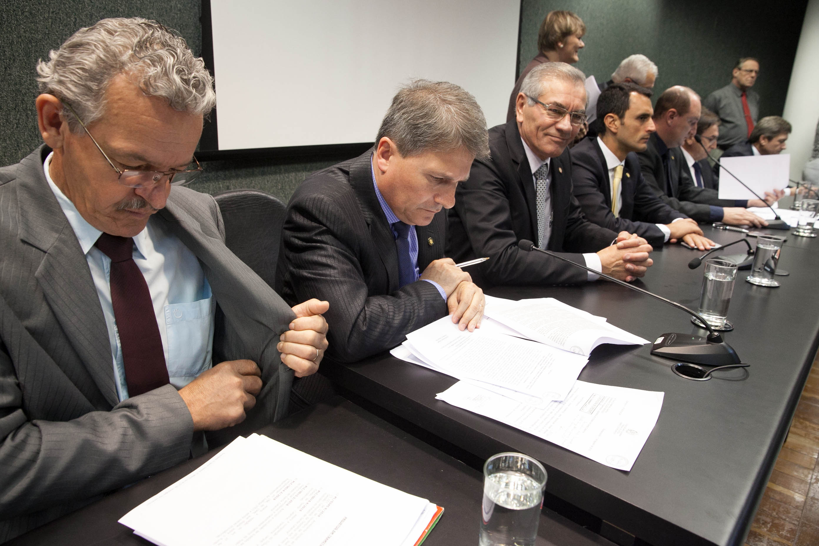 Comissão Conjunta: CCJ, Trabalho e Finanças