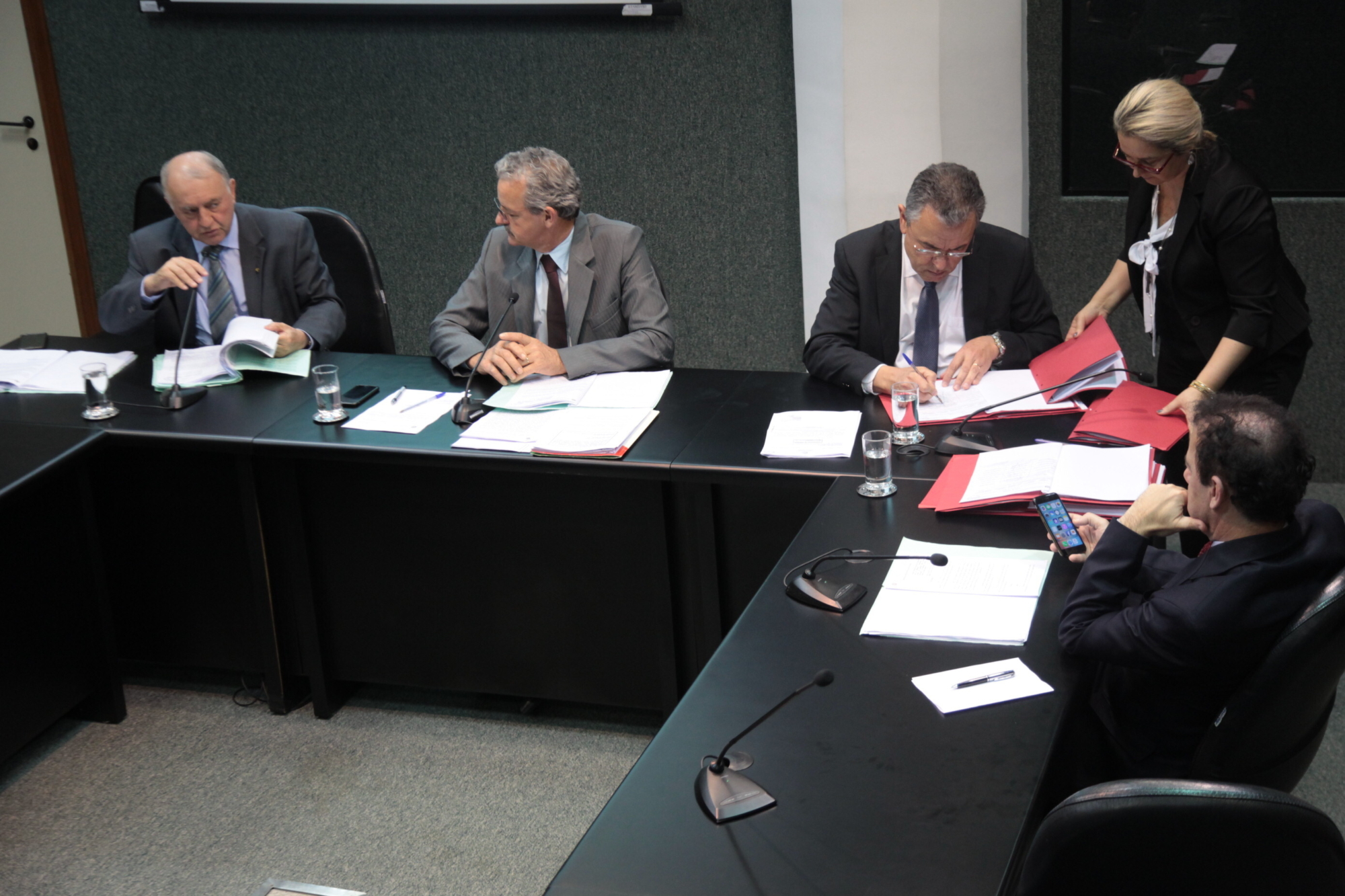 Proposta obriga estabelecimentos de saúde a informar lista de profissionais