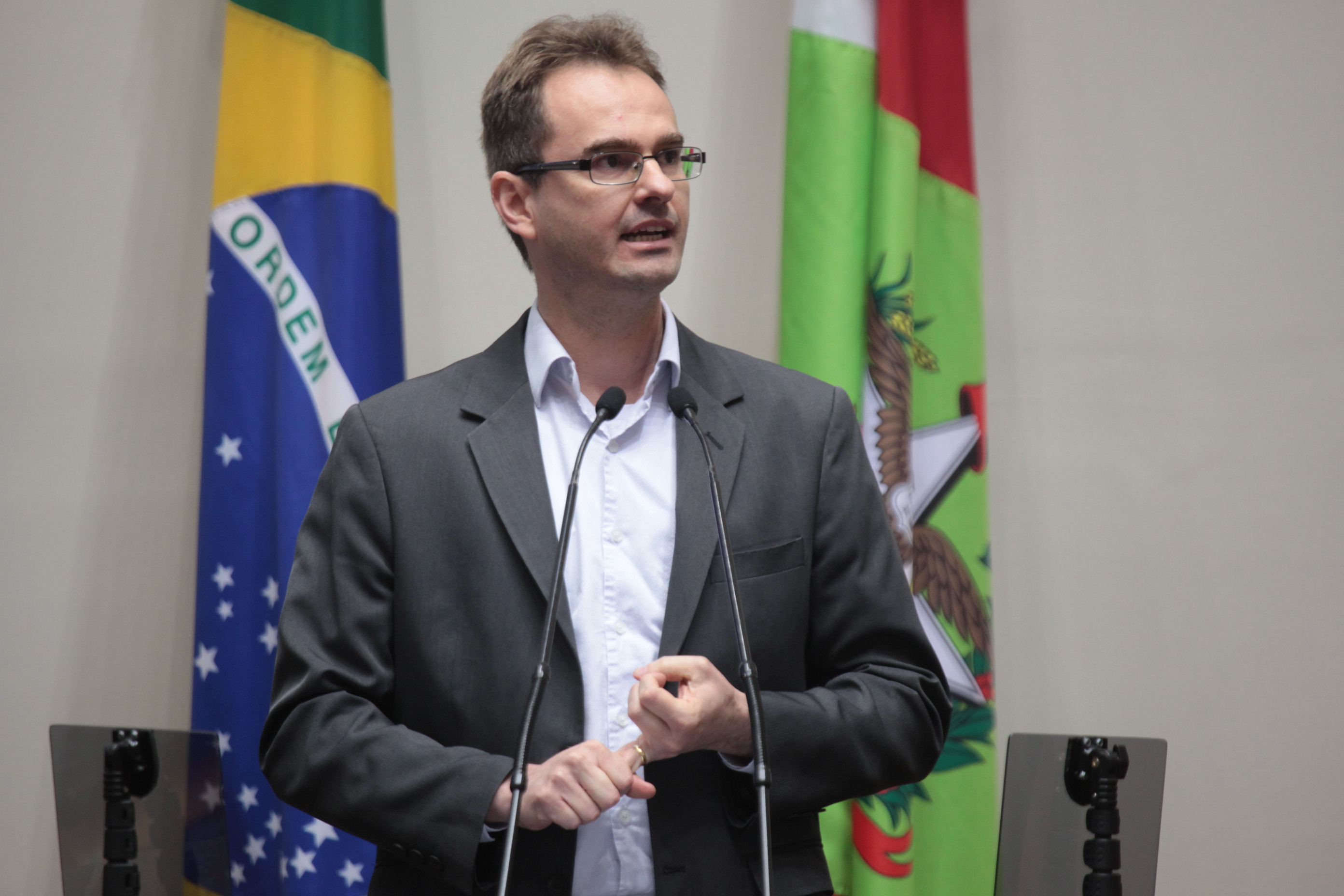 Sandro Luiz Barbosa.