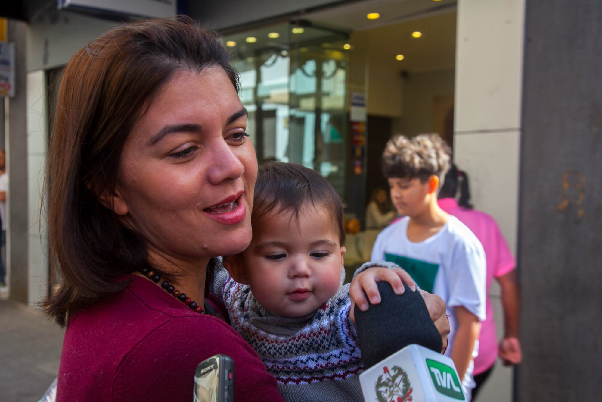 Malu Monteiro e o filho Joaquim, de 7 meses
