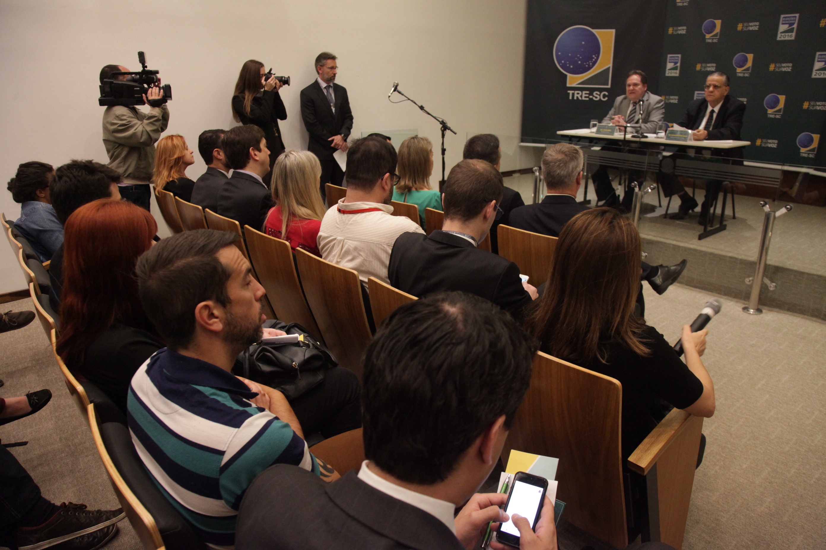 Coletiva com Presidente do TRE.