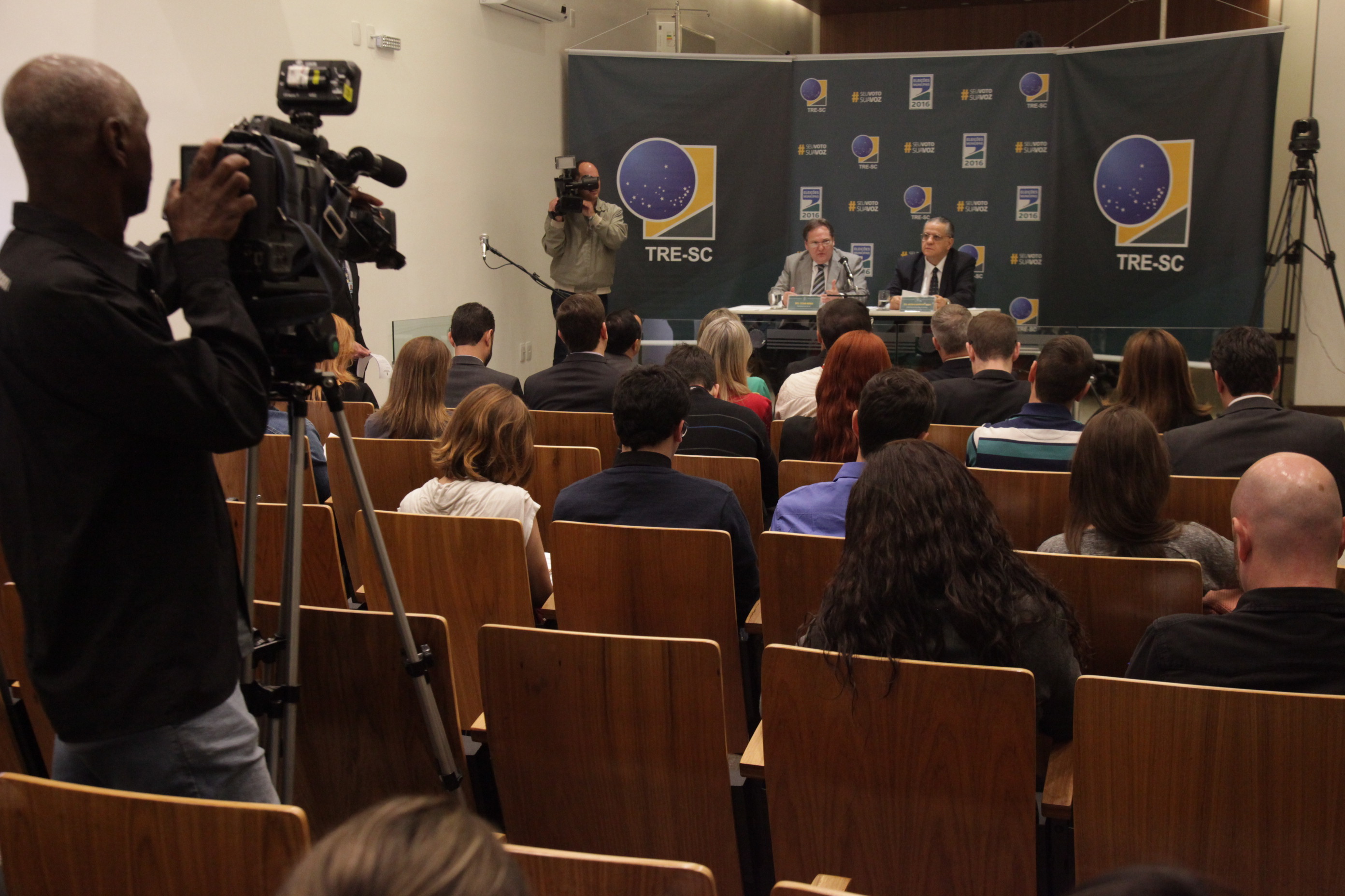 Coletiva com Presidente do TRE.