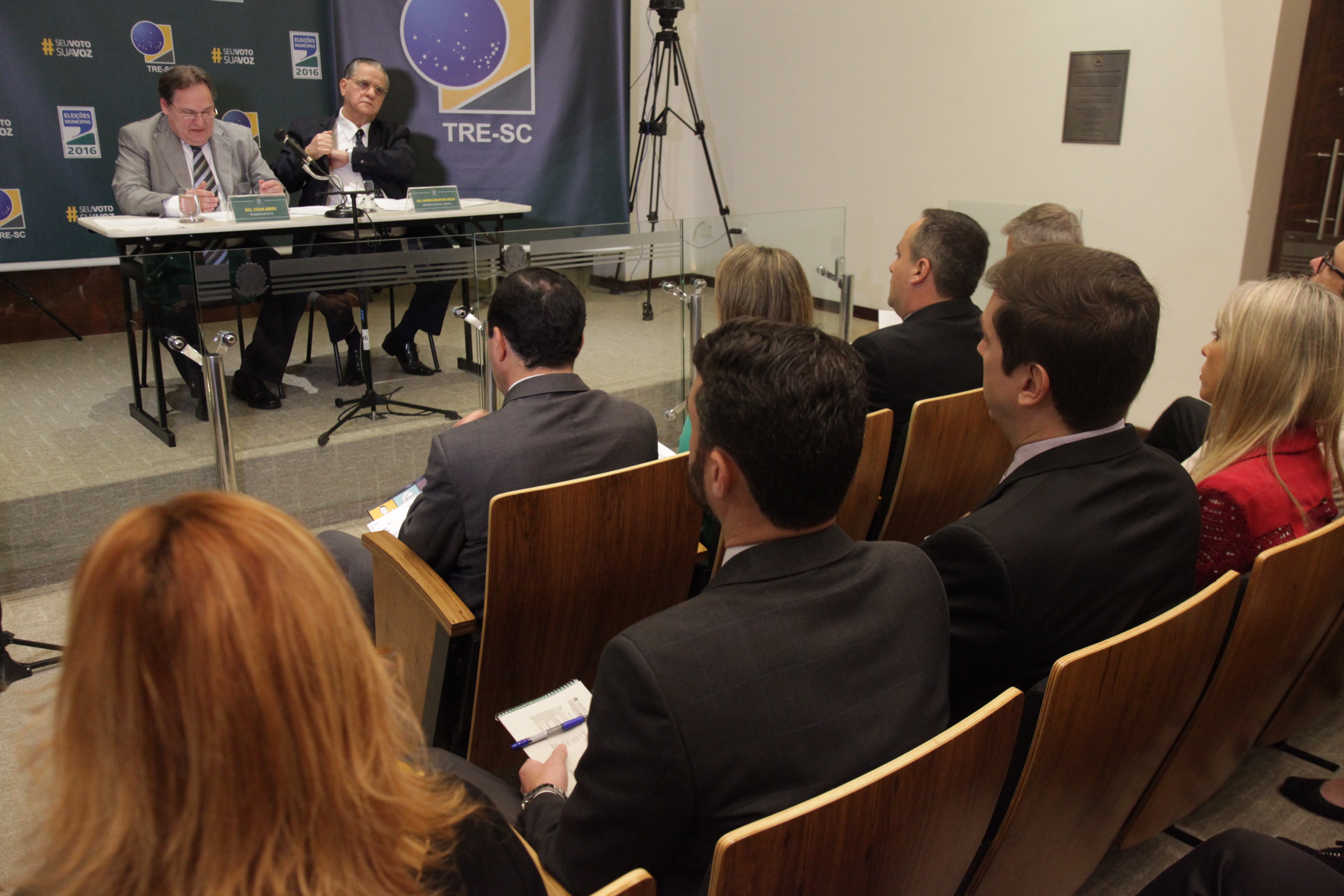 Coletiva com Presidente do TRE.