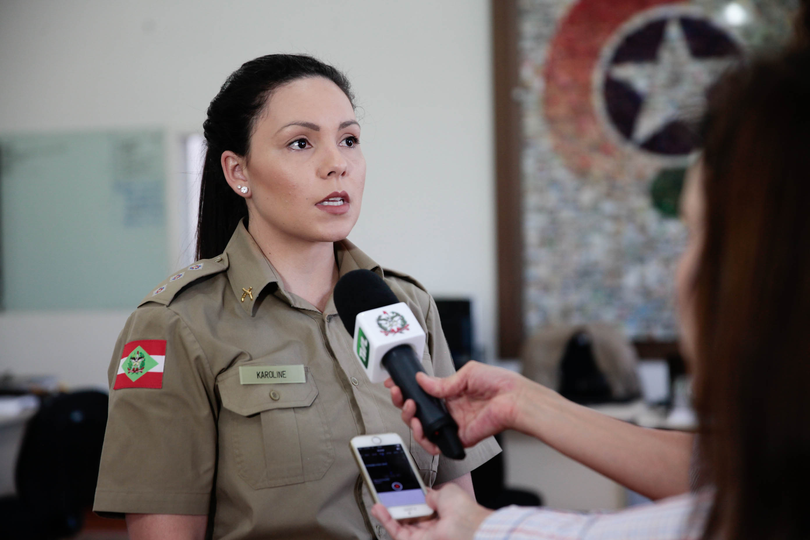 190 acessível da Polícia Militar. Capitão Karoline Melo da Cunha.