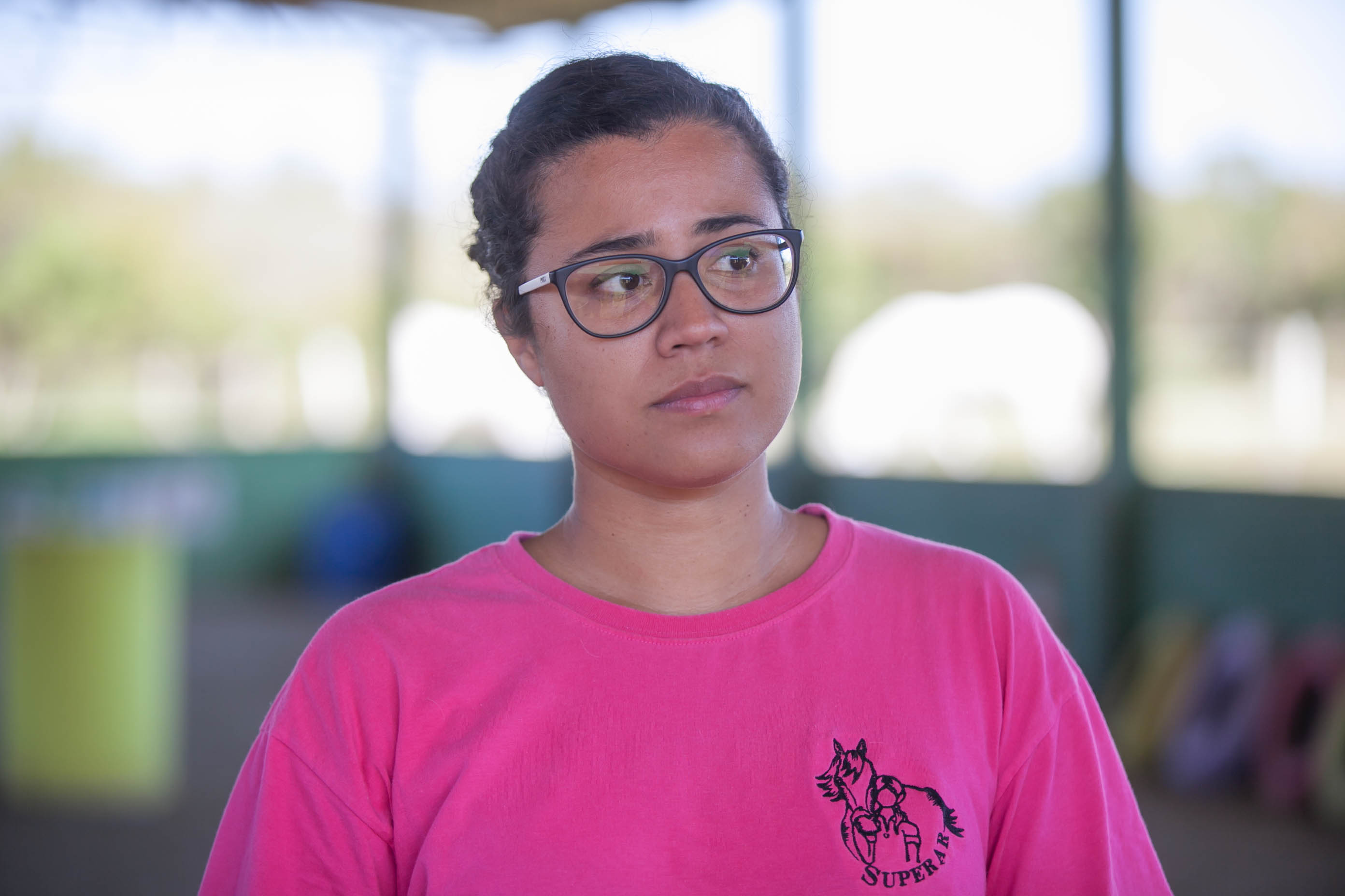 Instrutora de equitação Renata Teixeira, profissional da Associação de Equoterapia e Reabilitação Superar - Equoterapia