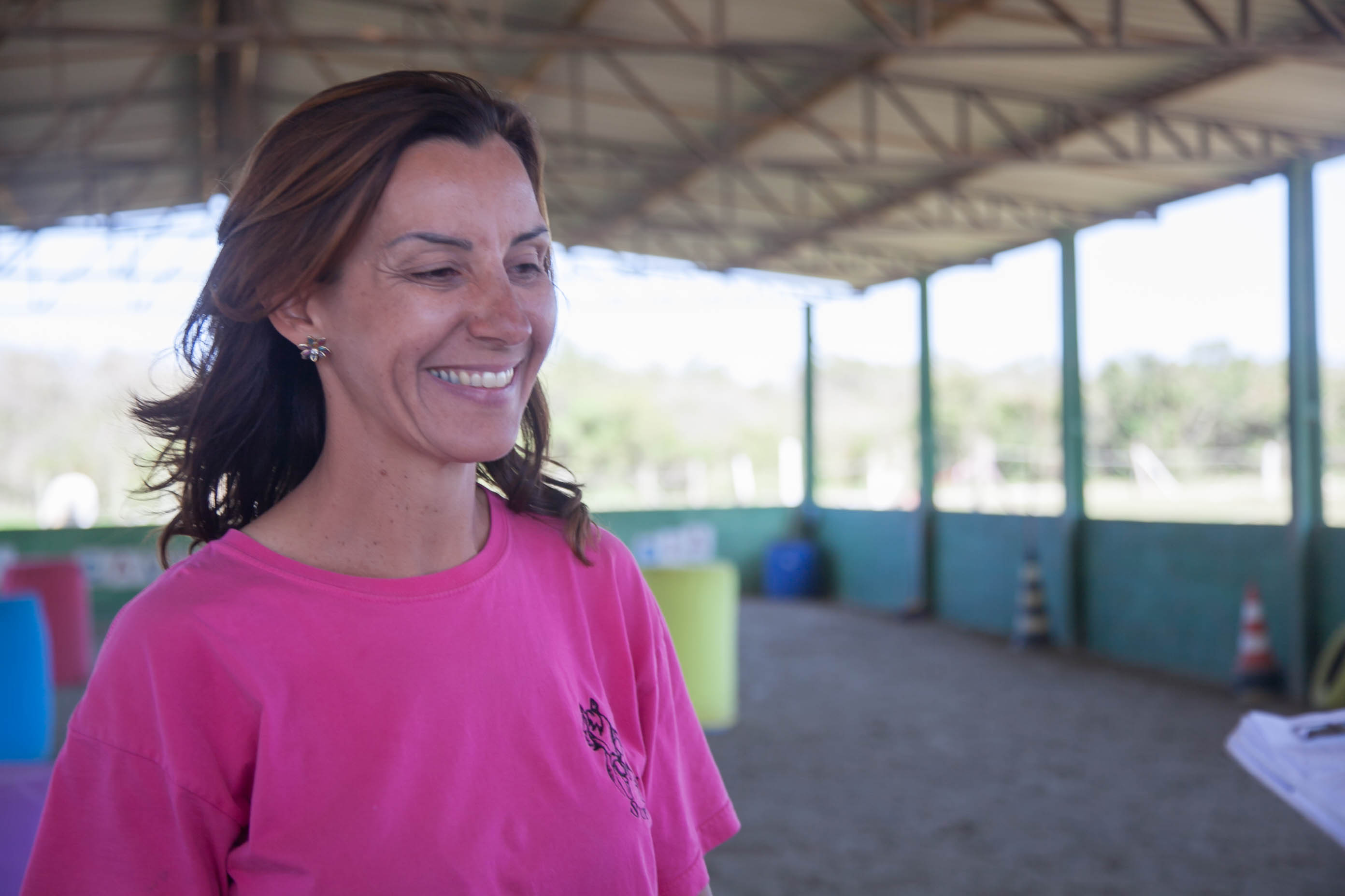 Pedagoga Luciane Poersch, profissional da Associação de Equoterapia e Reabilitação Superar - Equoterapia