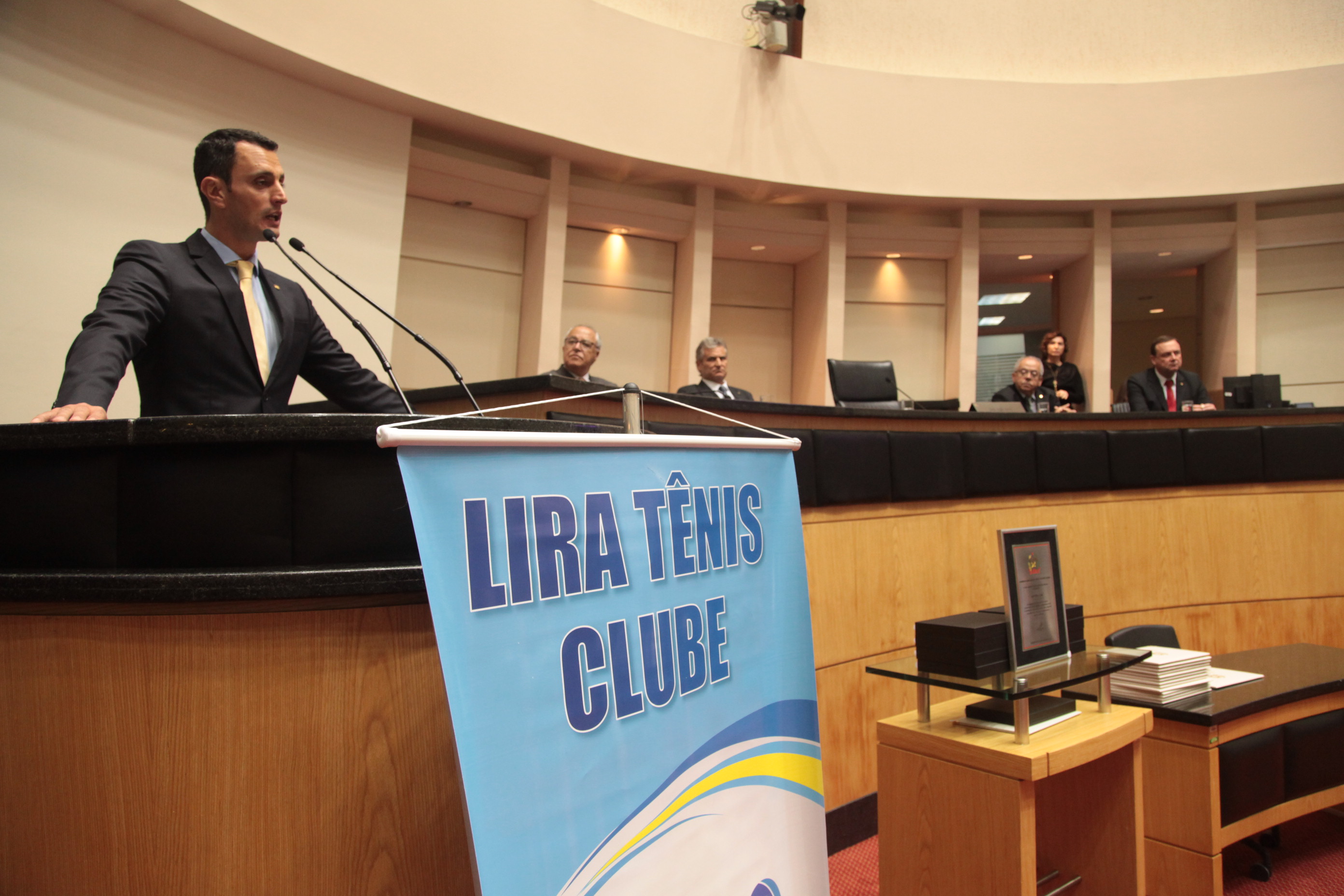 Sessão Especial em comemoração aos 90 anos do Lira Tênis Clube.