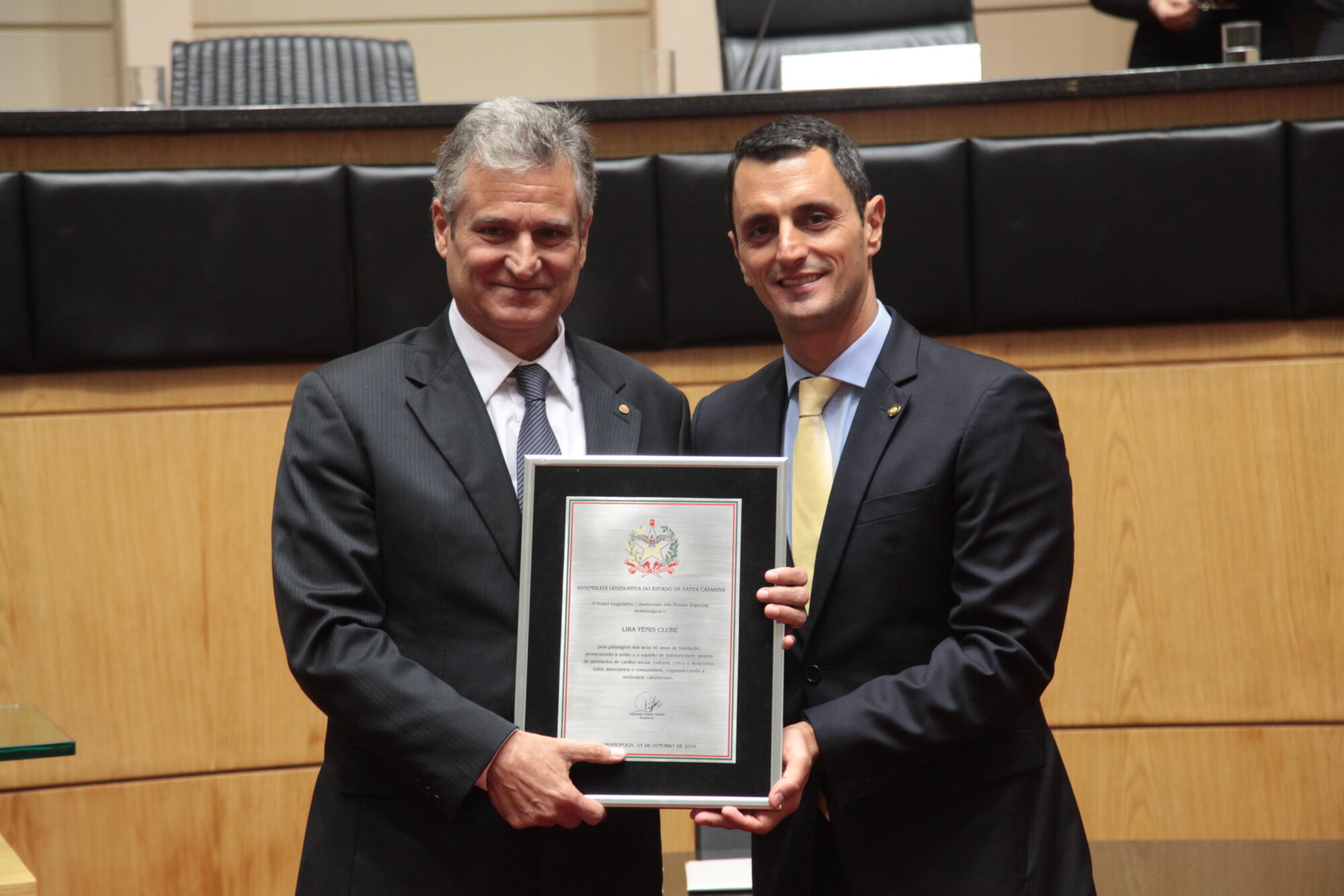 Aroldo João Costa, presidente do LTC, recebe homenagem do deputado João Amin (PP)