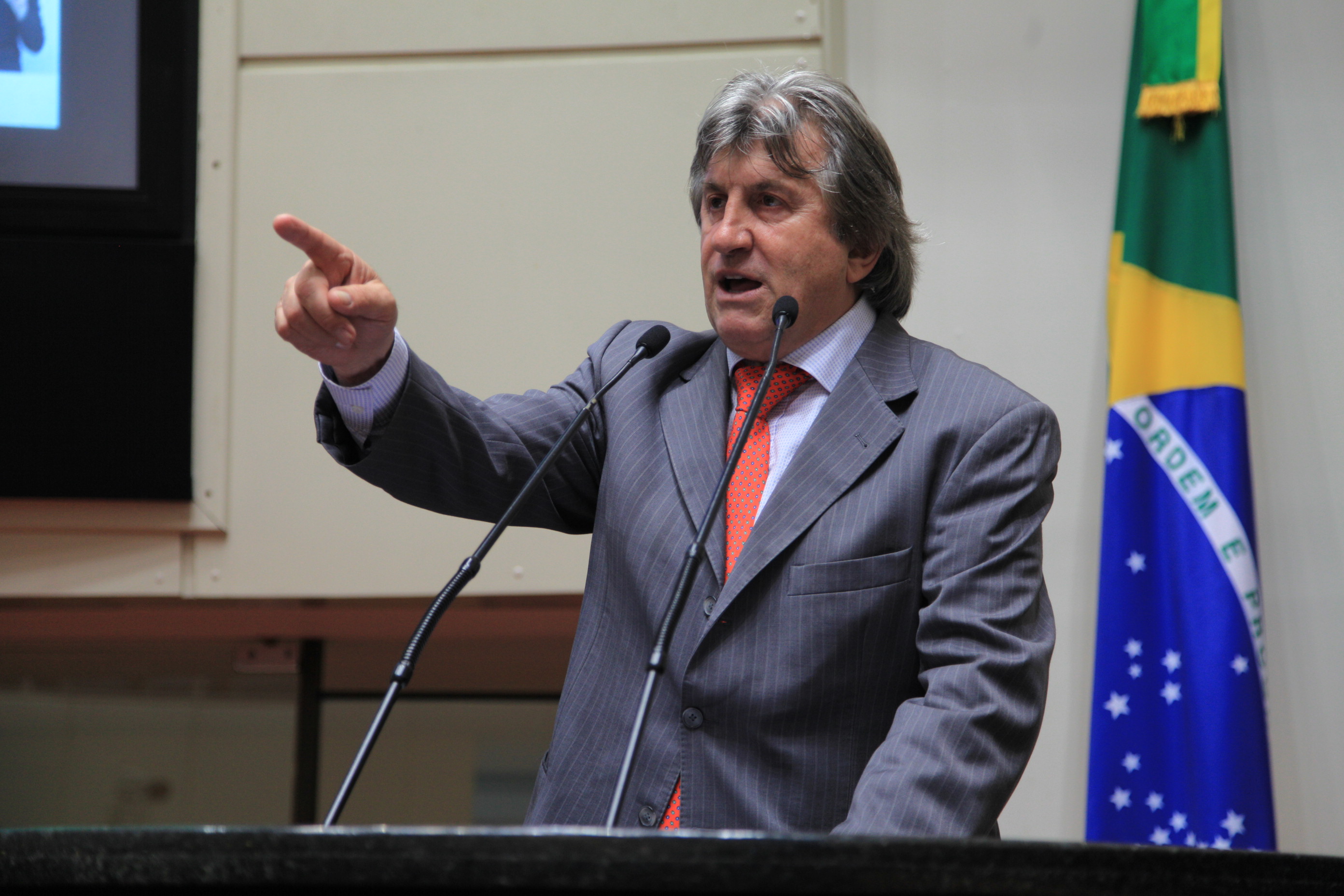 Sessão Ordinária.  Deputado Leonel Pavan (PSDB).