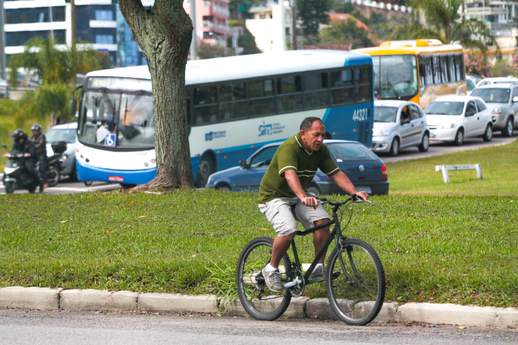 Projeto na Câmara prevê suporte para bicicletas nos ônibus