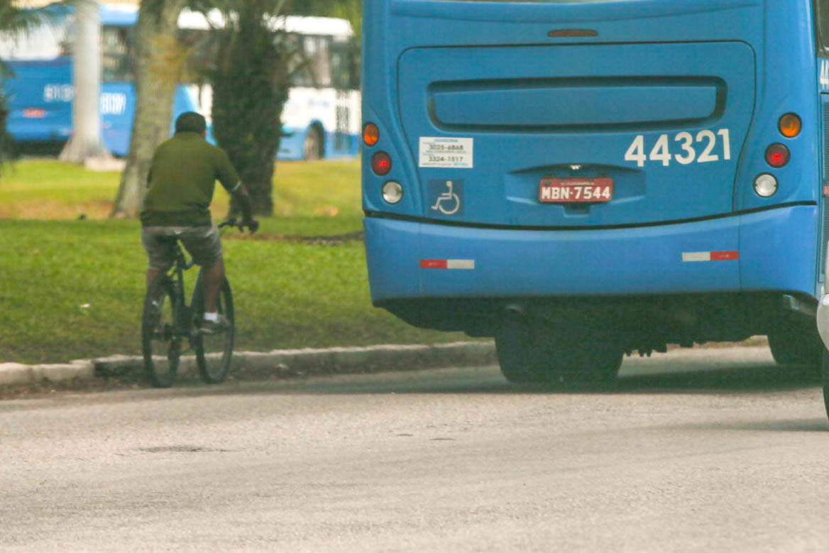 Projeto na Câmara prevê suporte para bicicletas nos ônibus