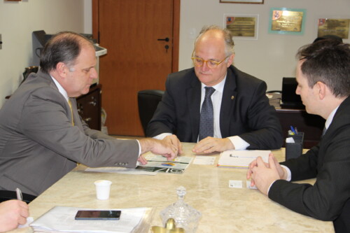 Parlamentar recebe visita de reitor e pró-reitor de Planejamento da Udesc