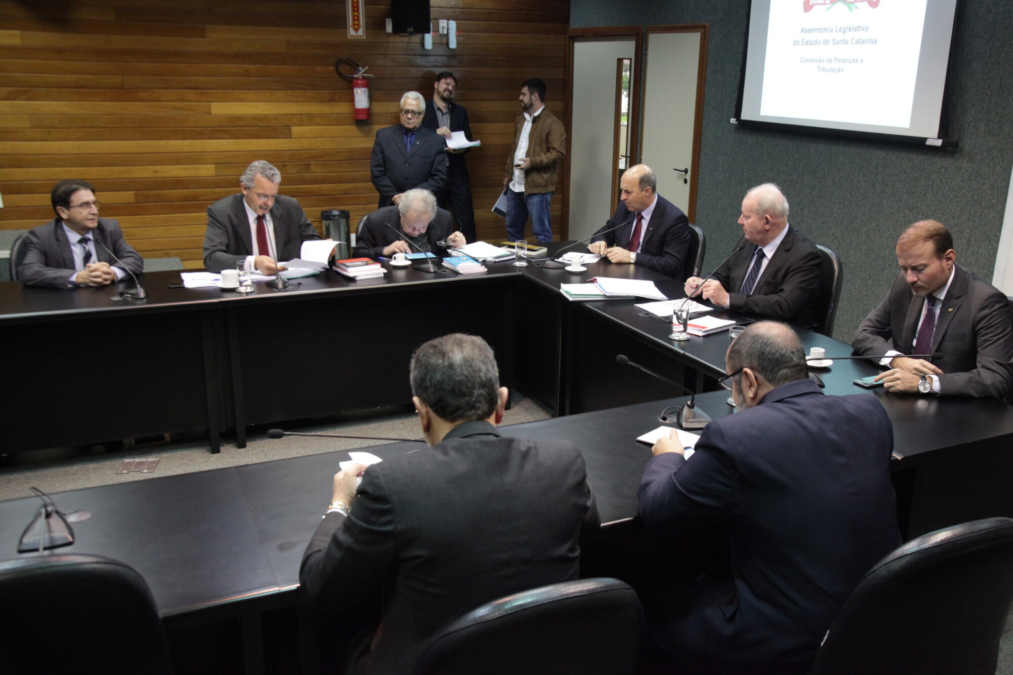 Governo de SC prevê orçamento de R$ 26 bilhões para o ano que vem