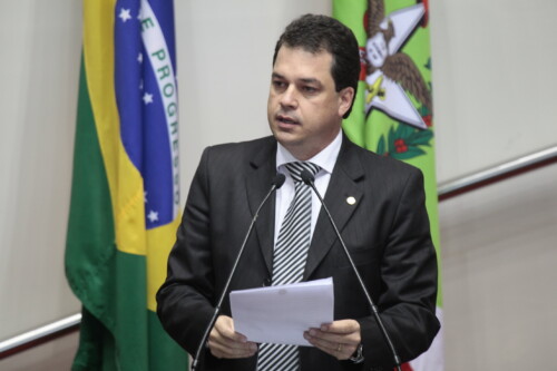 PL proíbe guinchar veículo em local irregular quando o proprietário estiver presente