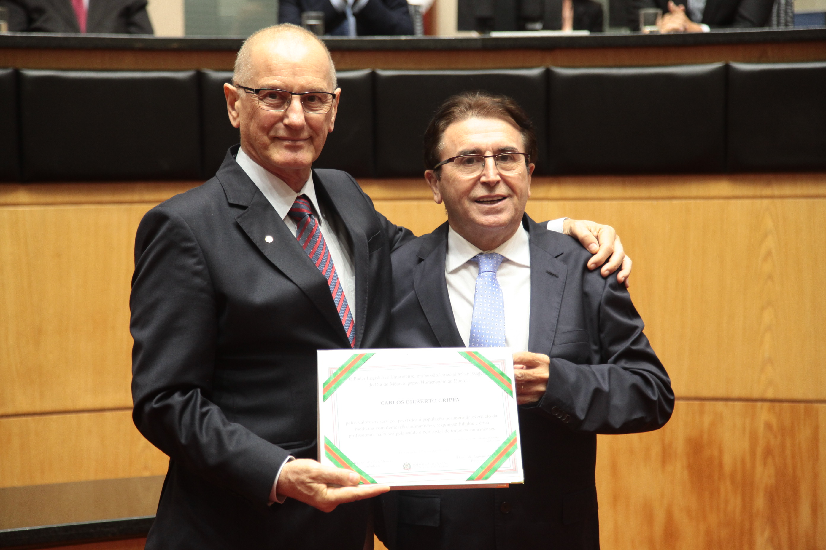 Homenageado Dr Carlos Gilberto Crippa - Sessão Especial ao Dia do Médico.