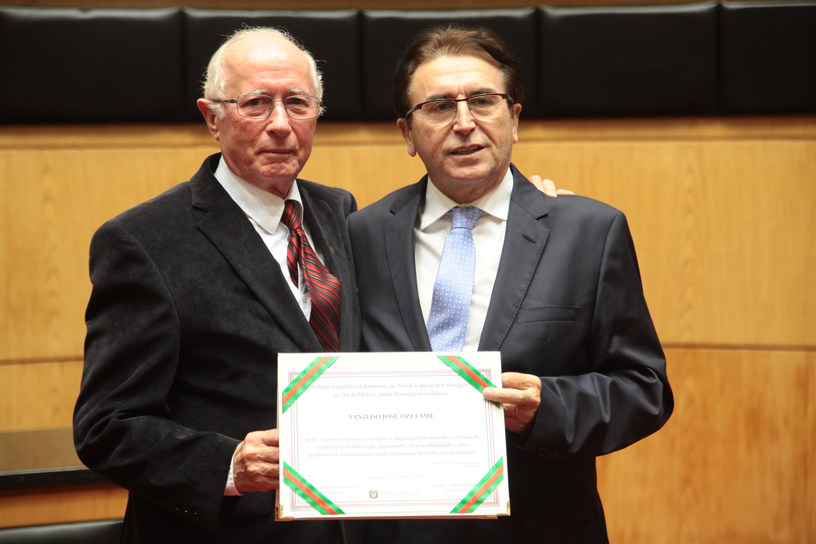 Homenageado Dr Vanildo José Ozelame - Sessão Especial ao Dia do Médico.