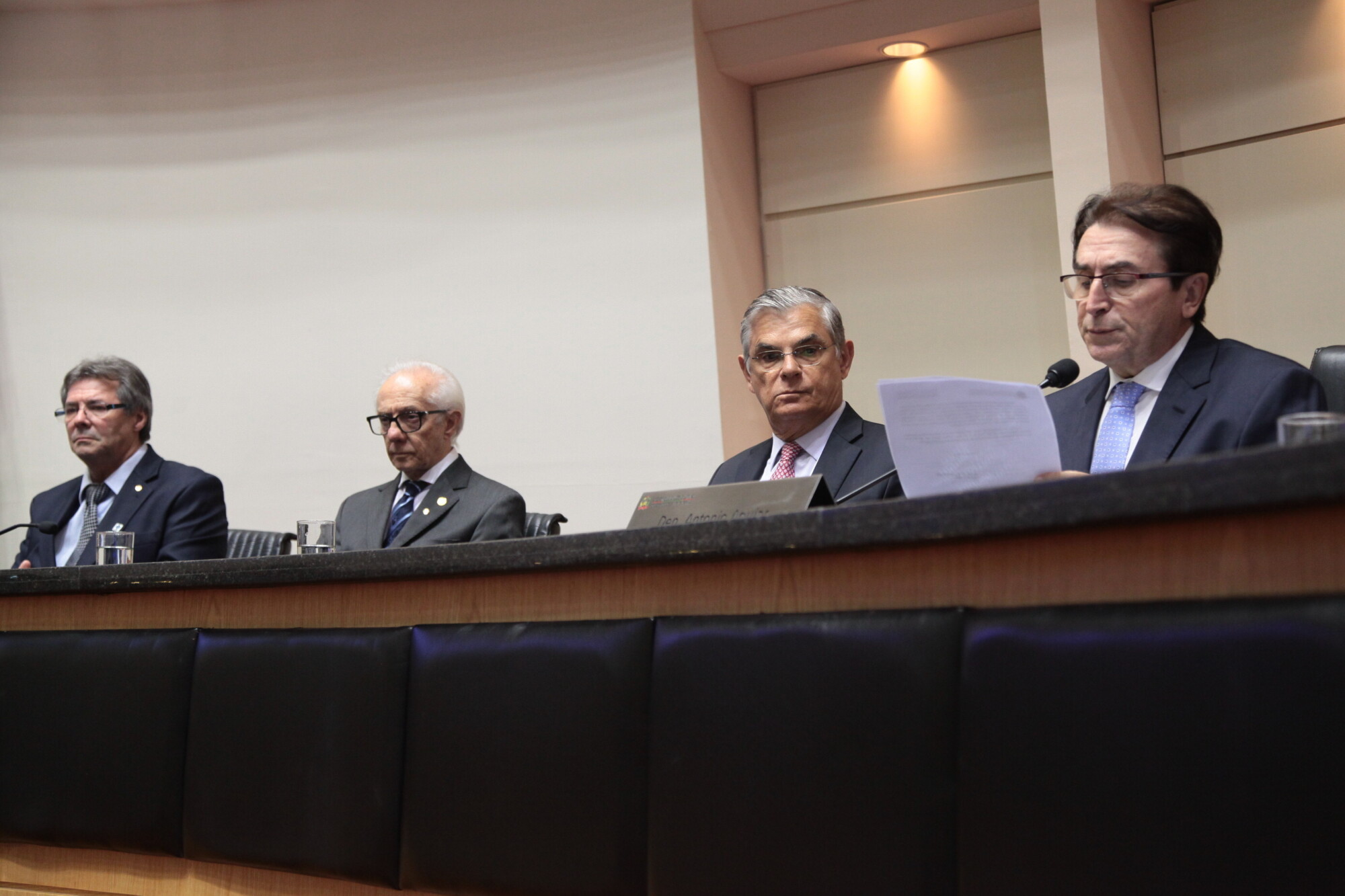 Médicos e entidades médicas são homenageados pela Assembleia Legislativa