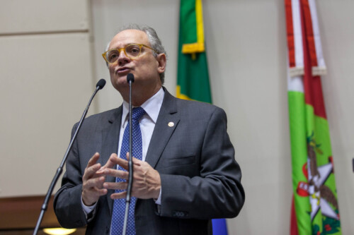 Dr. Vicente faz discurso em defesa dos hospitais filantrópicos de SC