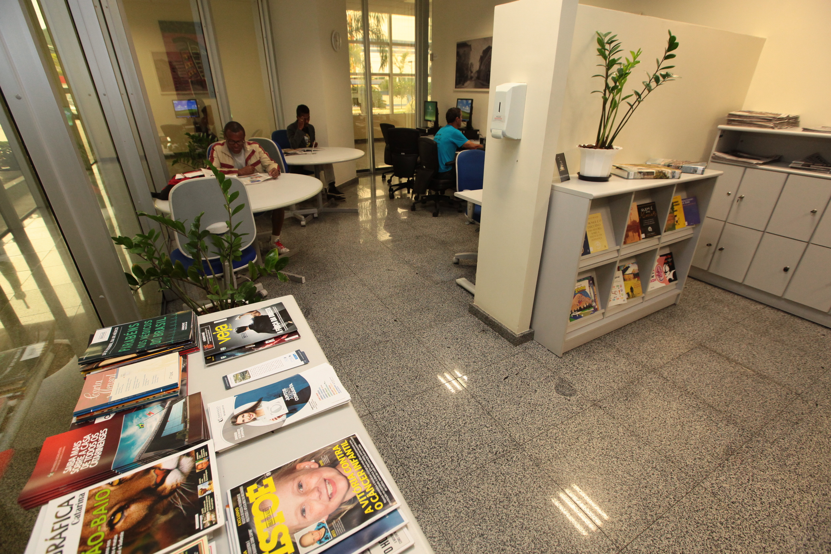 Biblioteca Alesc.