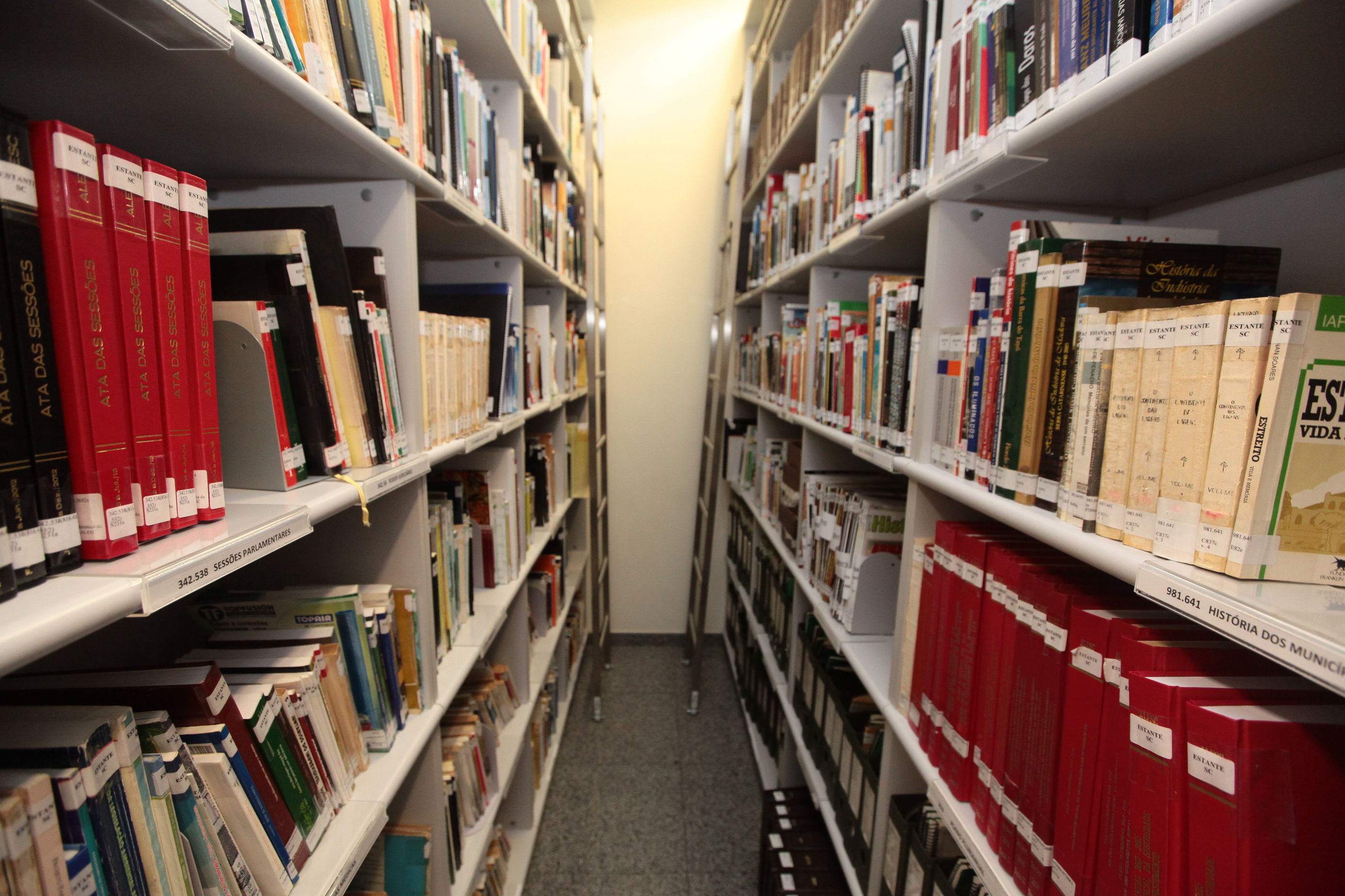 Biblioteca Alesc.