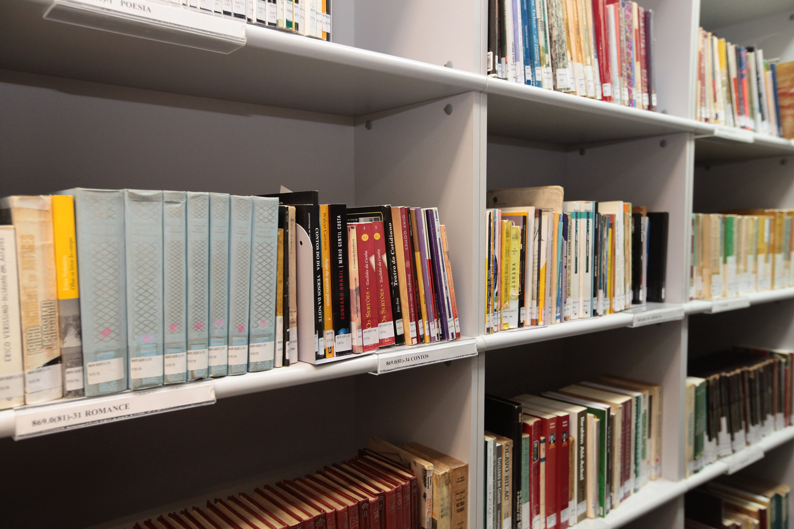 Biblioteca Alesc.