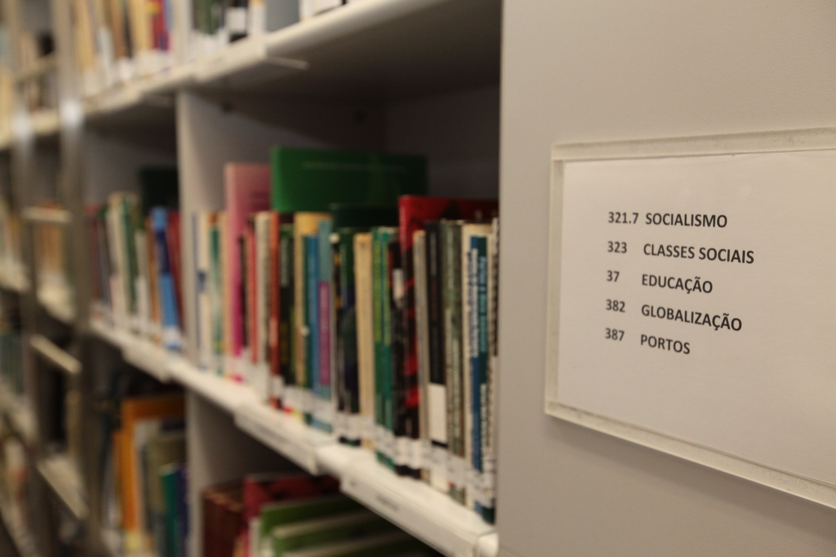 Biblioteca Alesc.