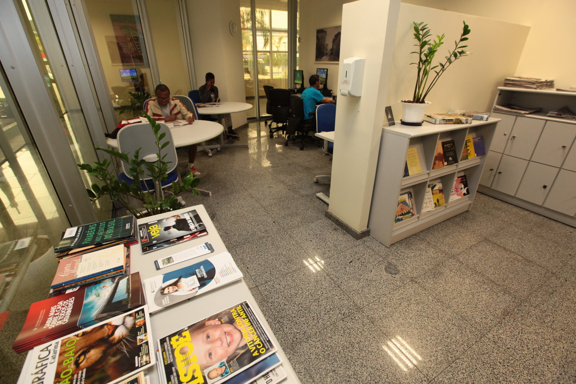 Biblioteca da Alesc é fonte para consultas em administração pública e direito