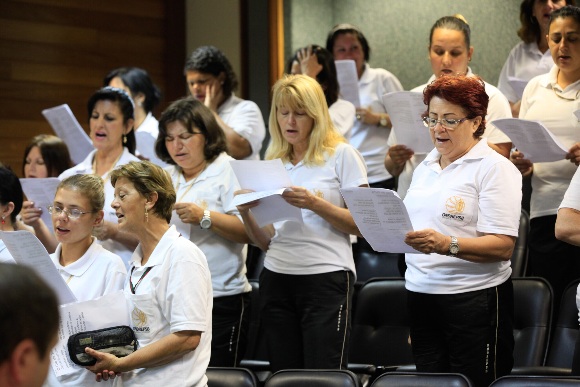 Servidores da zeladoria ensaiam para apresentação na semana do servidor