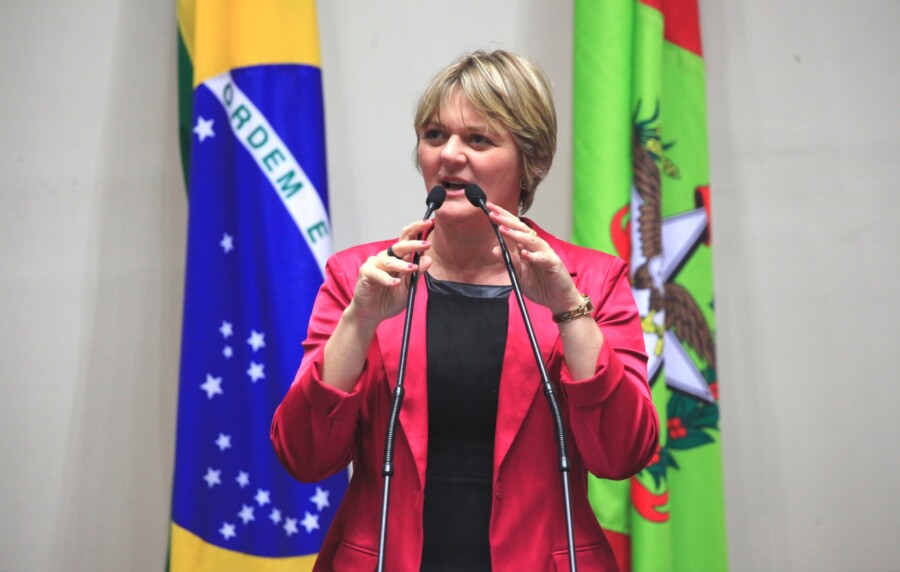 Deputada Luciane Carminatti