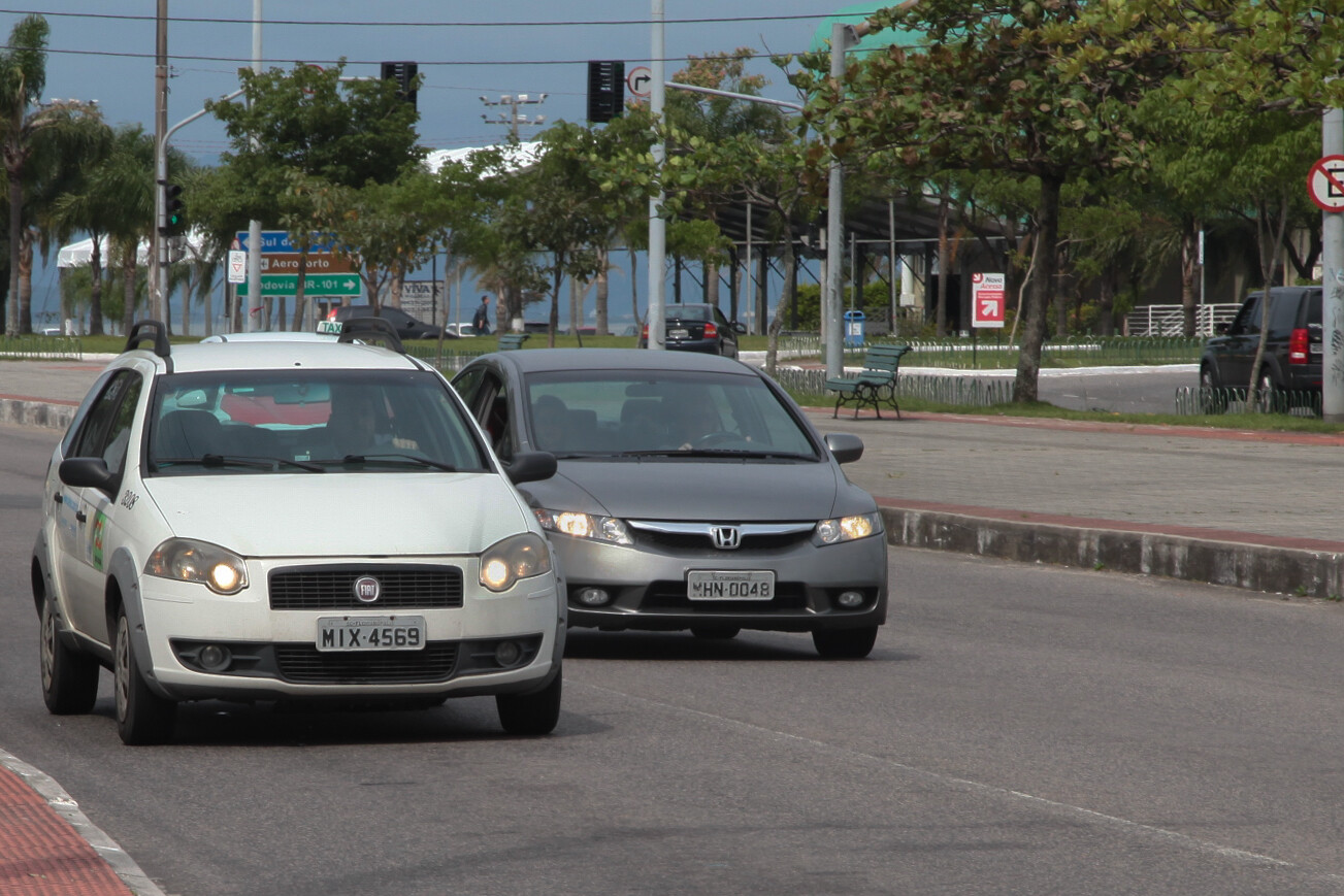 Motoristas voltam a ser multados por farol desligado em rodovias