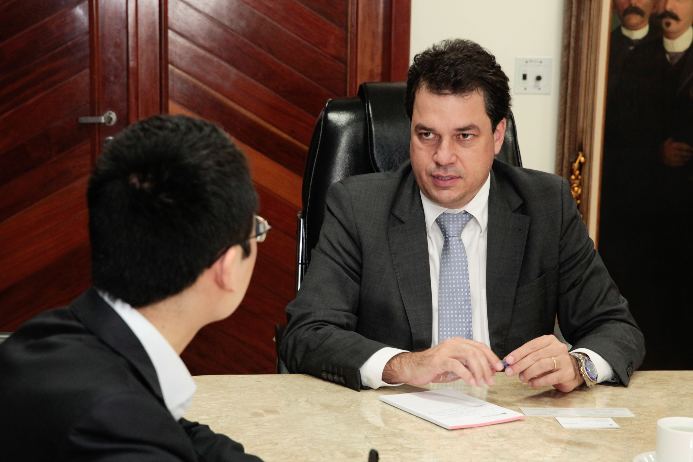 Comitiva chinesa visita parlamento. Deputado Rodrigo Minotto (PDT).