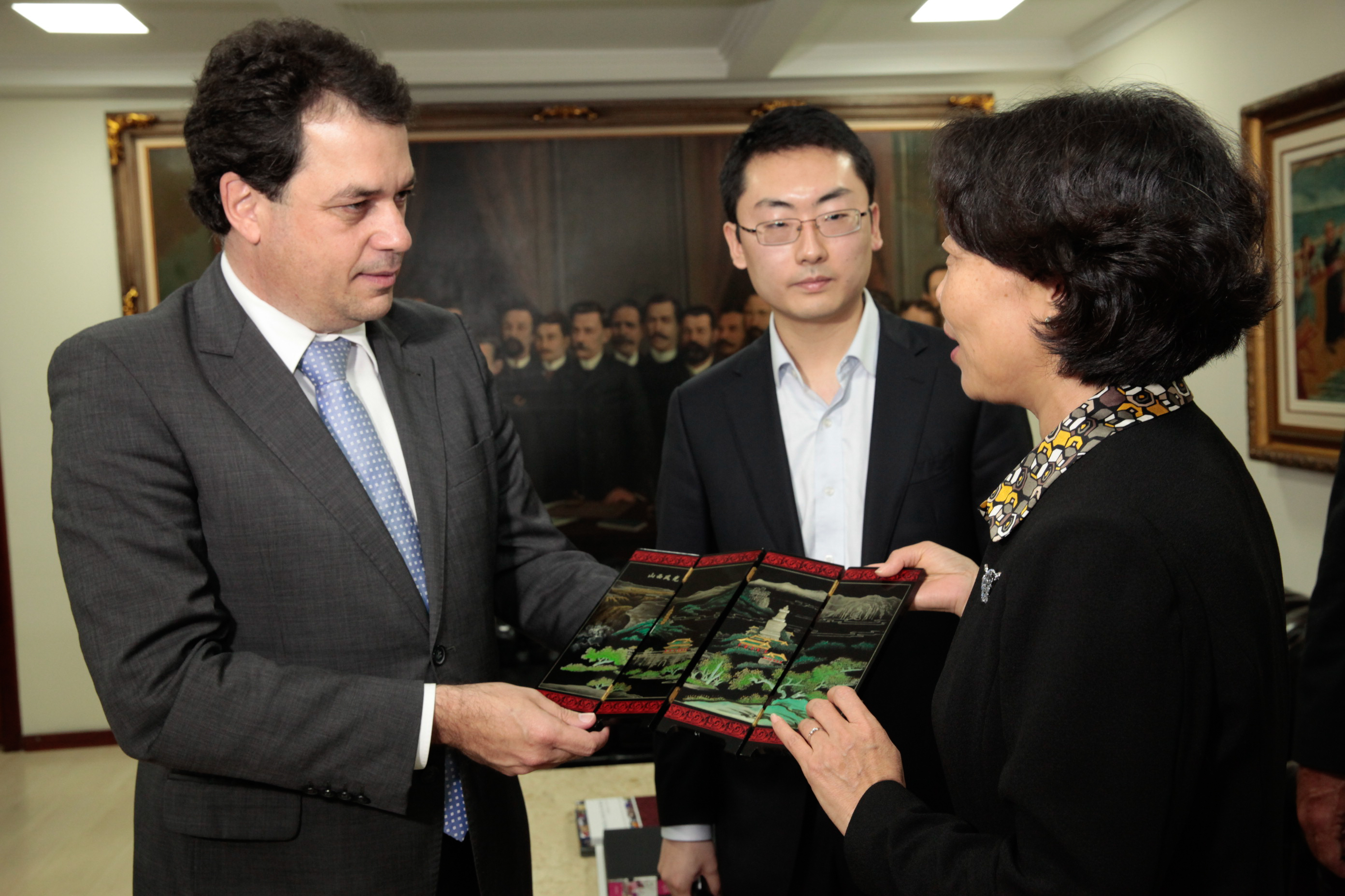 Comitiva chinesa visita parlamento.