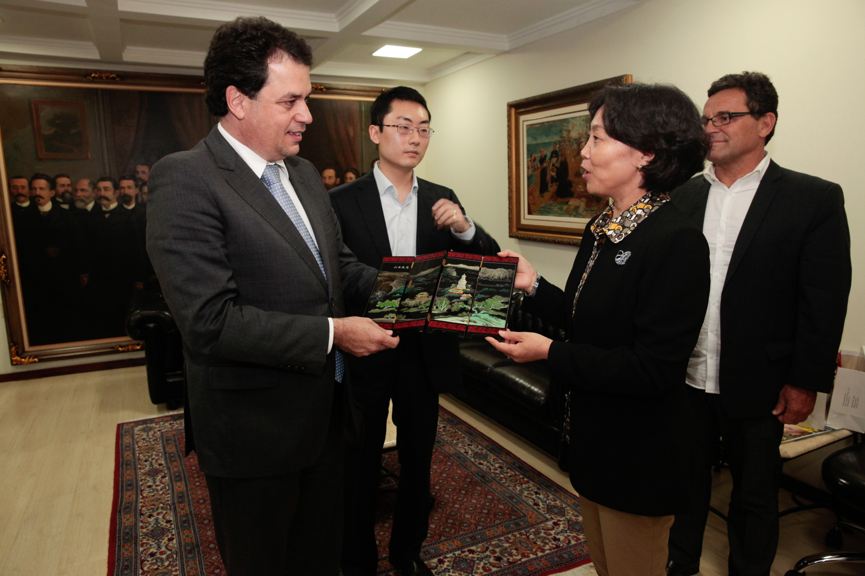 Comitiva chinesa visita parlamento.