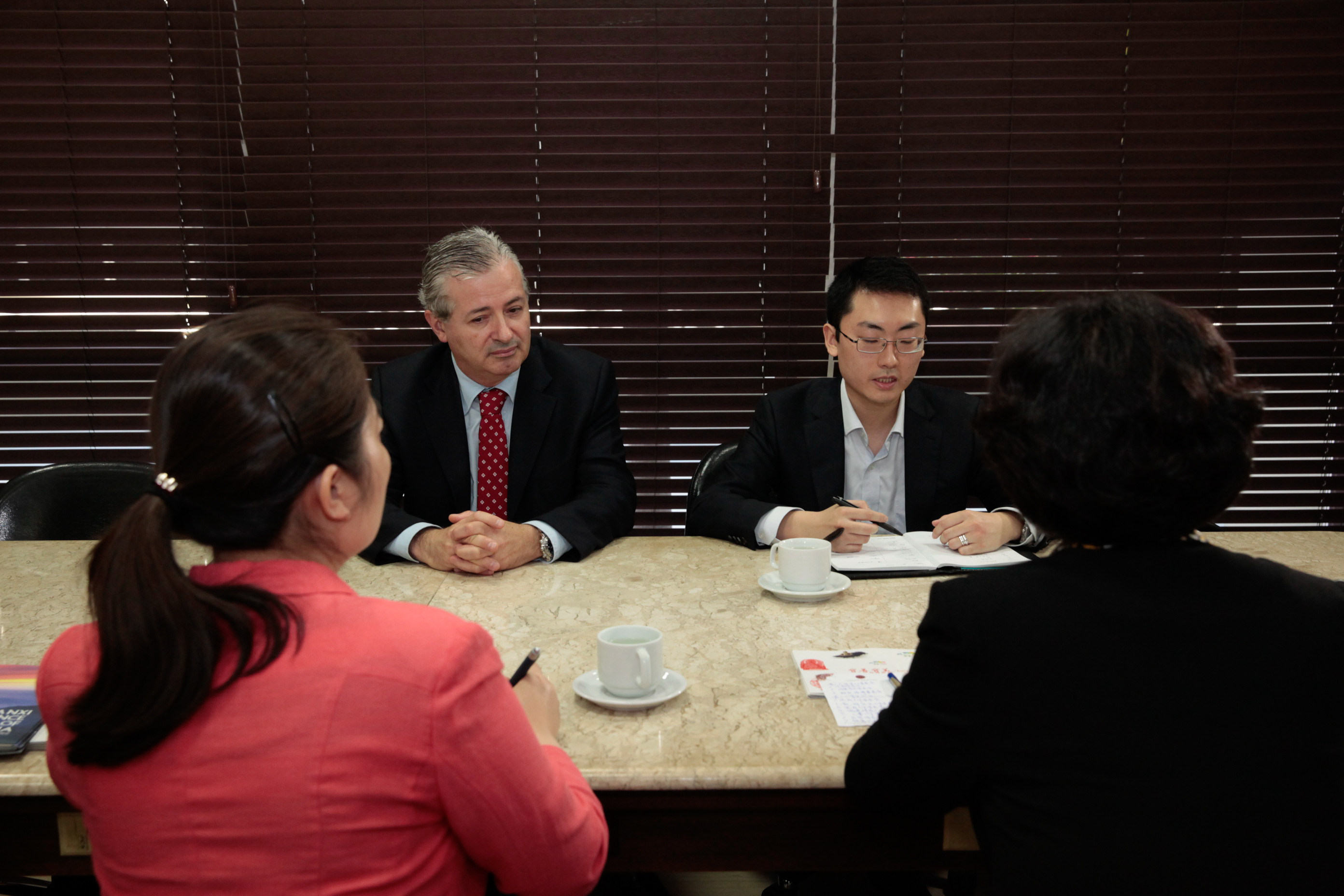Comitiva chinesa visita parlamento.