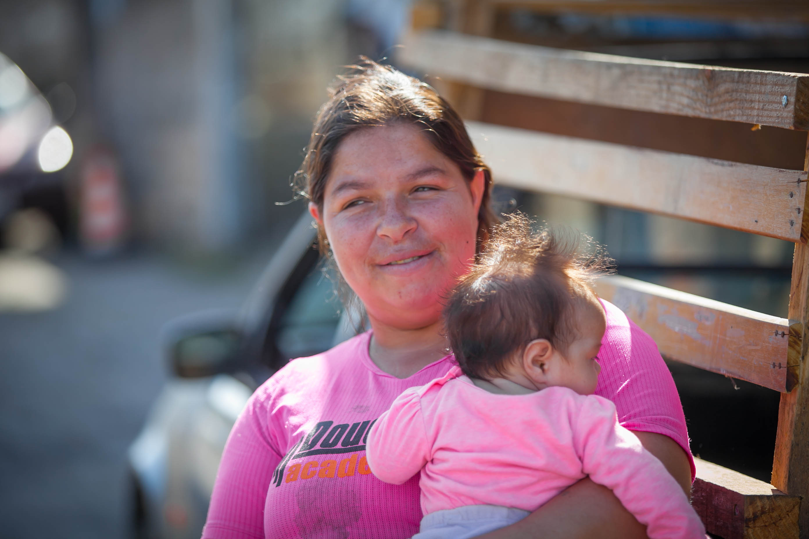 Luciana Rodrigues dos Santos e seu filho, moradores da Vila Aparecida - Projeto Cidades Invisíveis