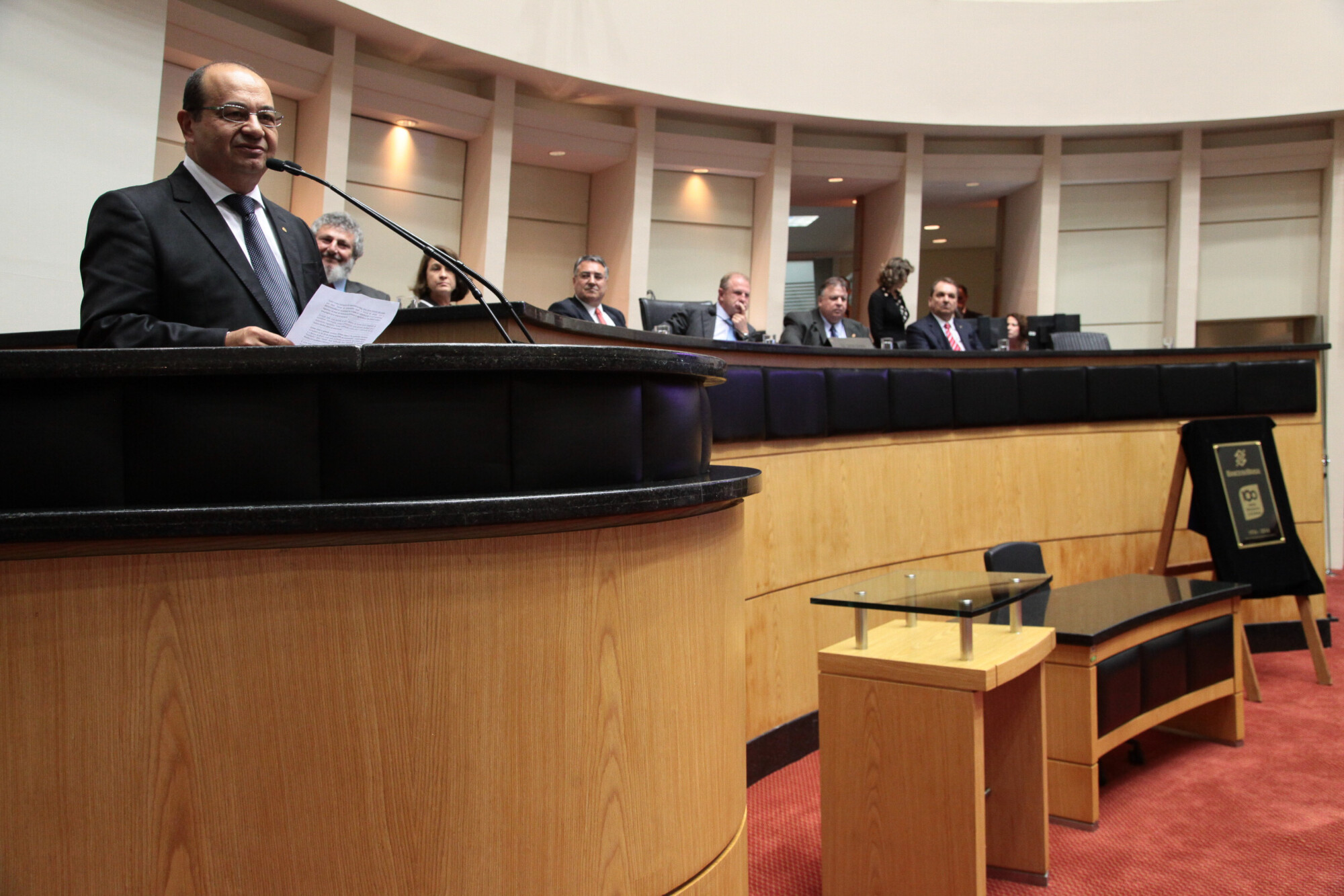 Elói Medeiros Junior, superintendente do Banco do Brasil em Santa Catarina, discursa na tribuna.