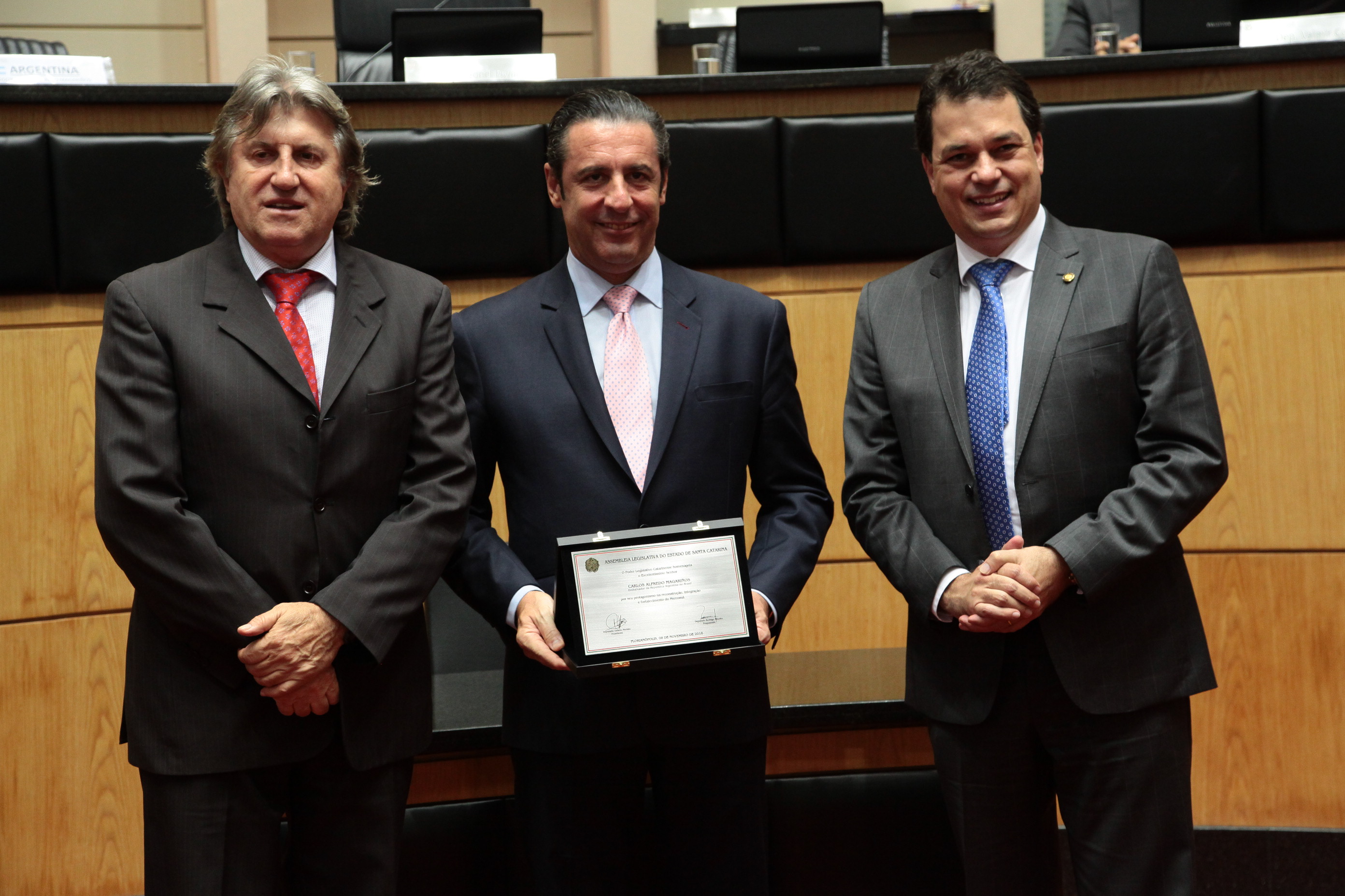 Sessão Ordinária. Homenagem ao  embaixador da Argentina. Carlos Alfredo Magariños.