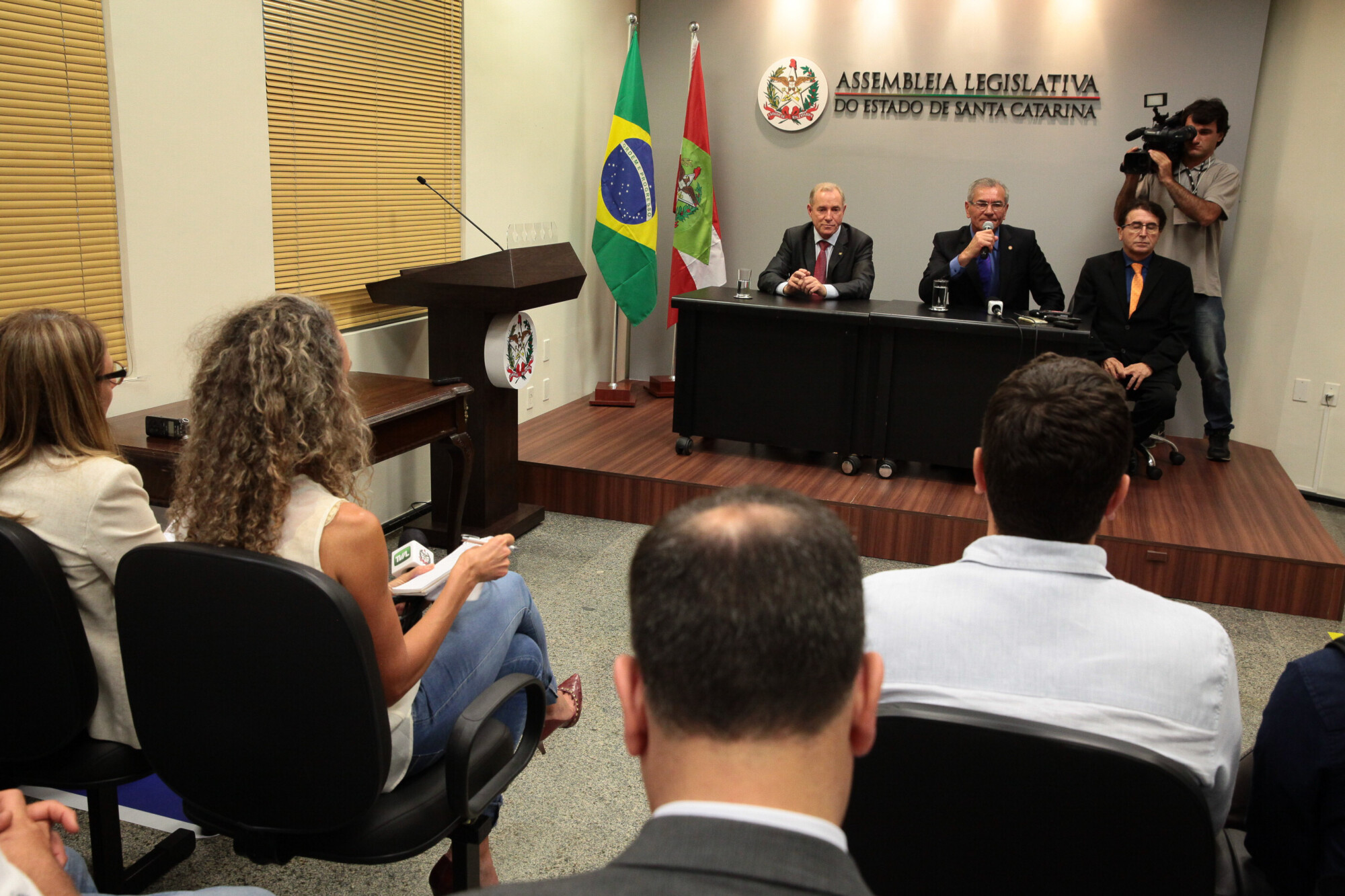 Acordo foi anunciado em coletiva à imprensa e contou com presença do deputado Antônio Aguiar, que assume vice-presidência da Casa