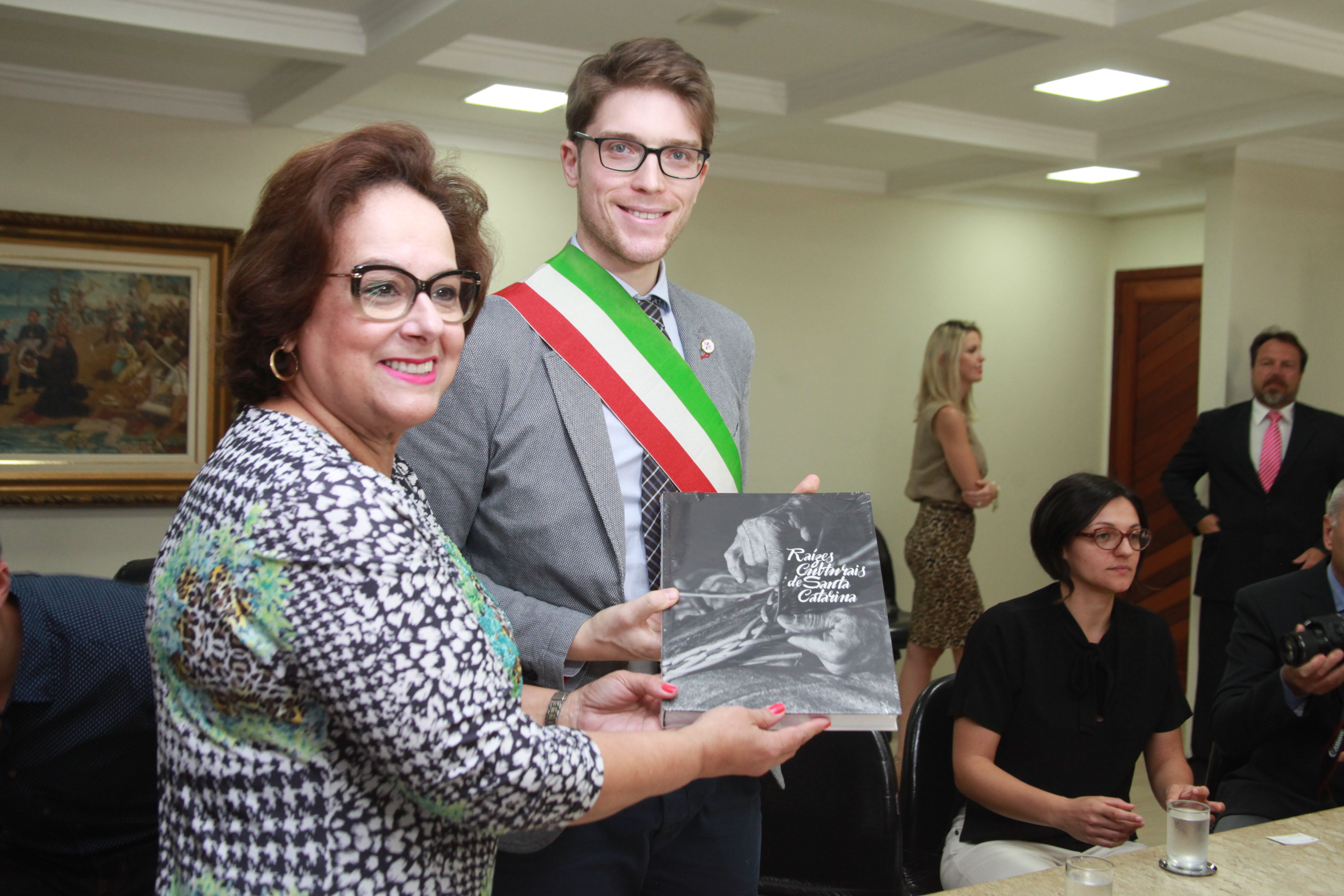 Deputada Dirce Heiderscheidt Recebe Comitiva Italiana em Visita à Alesc.