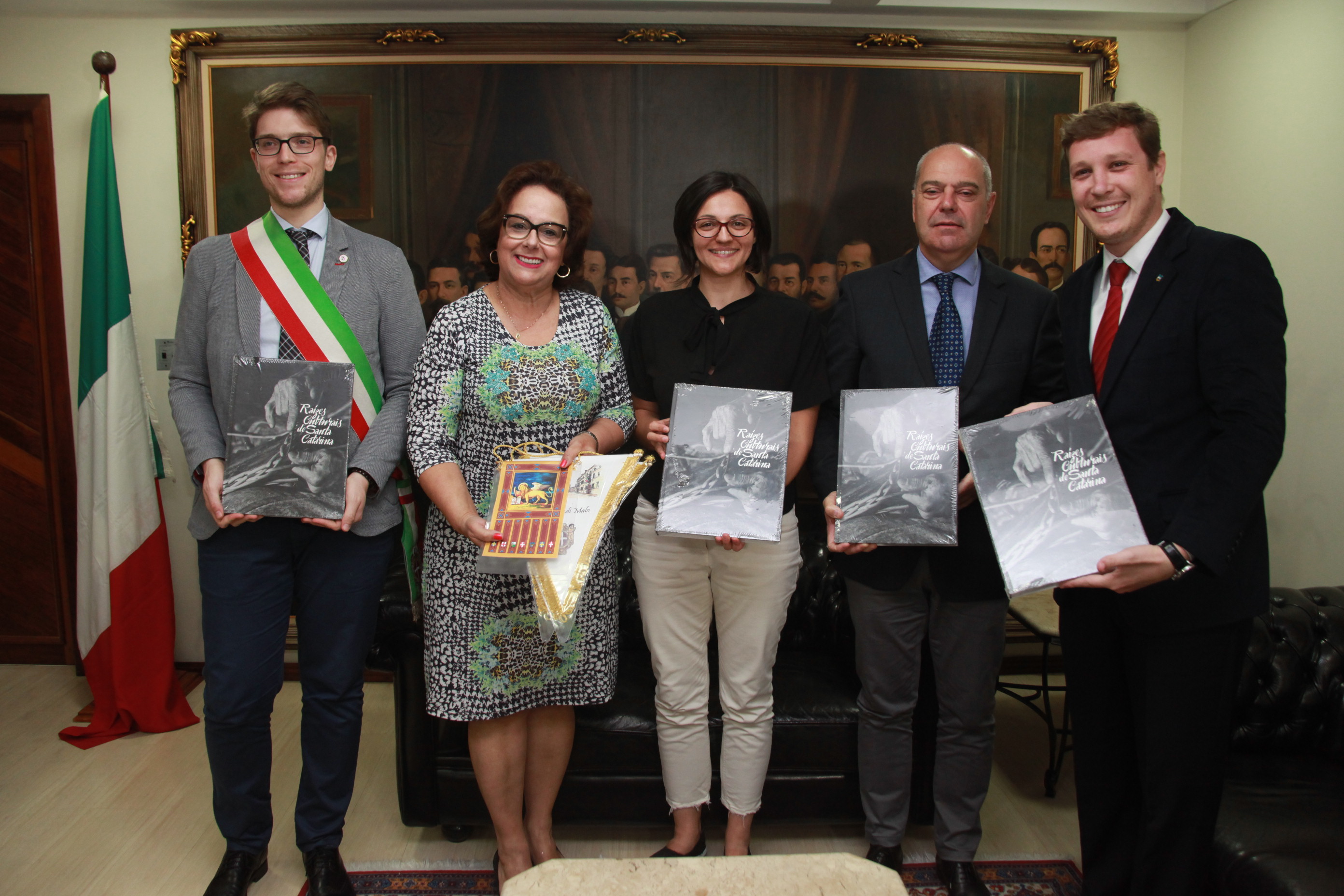 Deputada Dirce Heiderscheidt Recebe Comitiva Italiana em Visita à Alesc.