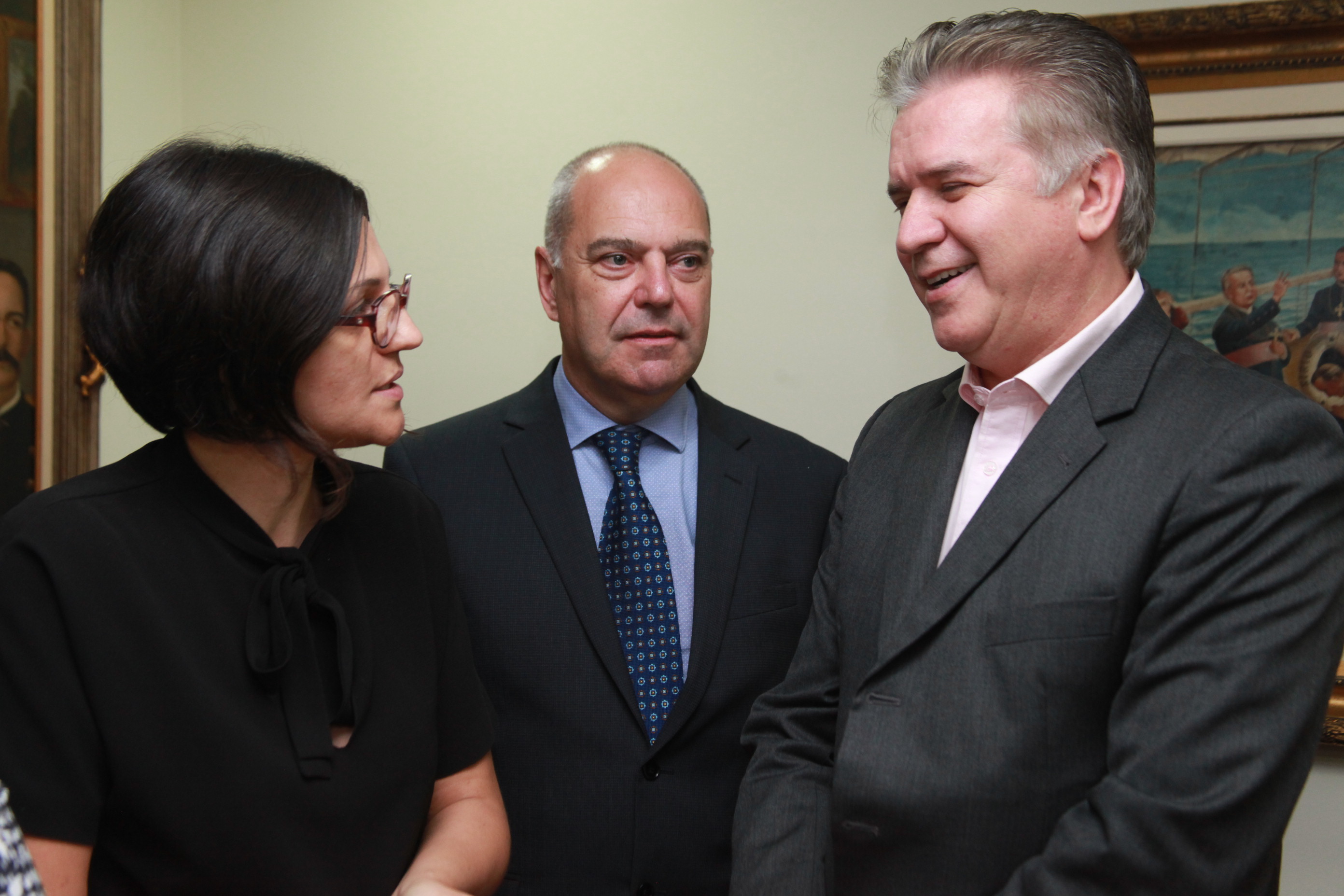 Deputada Dirce Heiderscheidt Recebe Comitiva Italiana em Visita à Alesc.