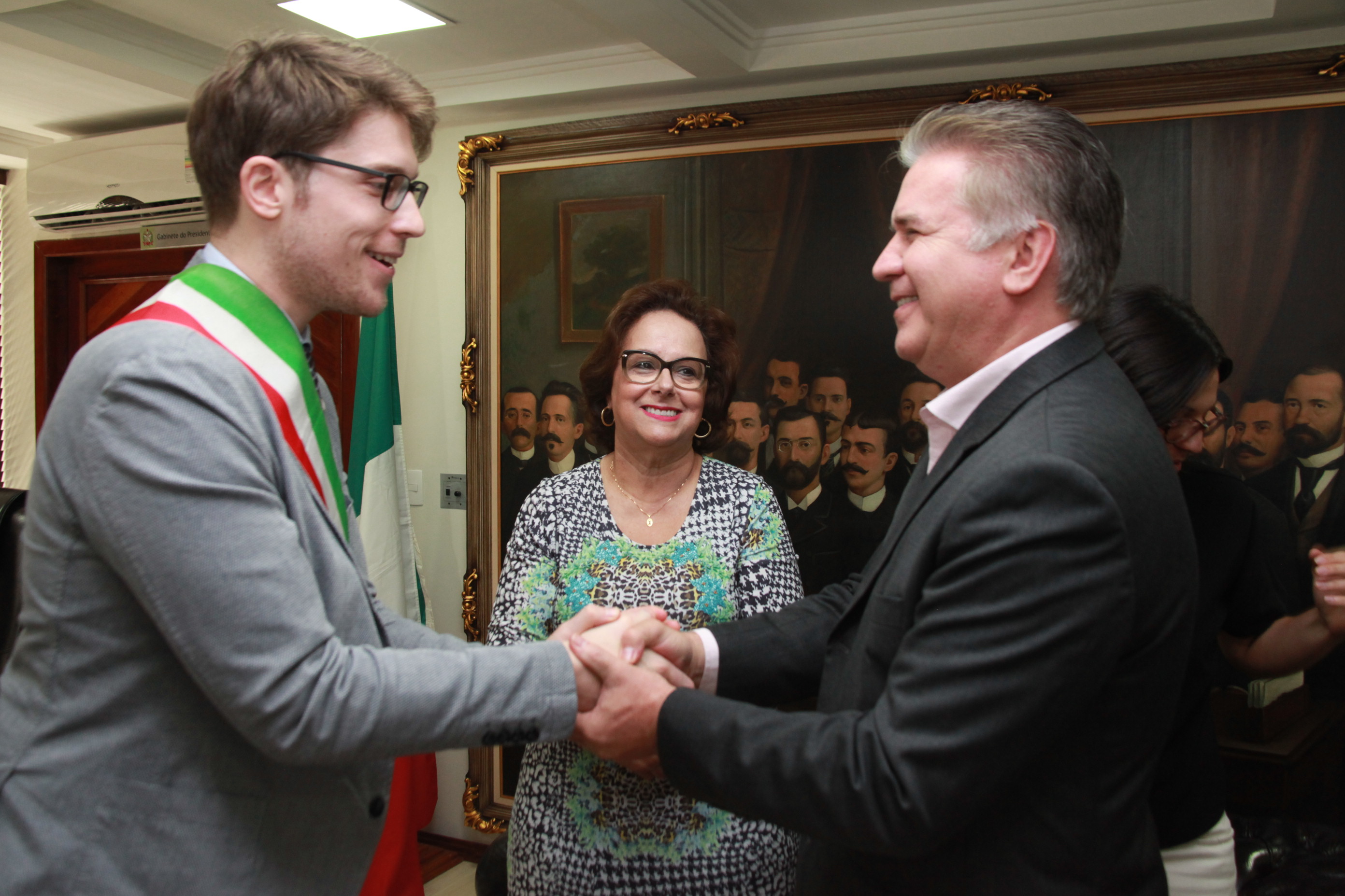 Deputada Dirce Heiderscheidt Recebe Comitiva Italiana em Visita à Alesc.