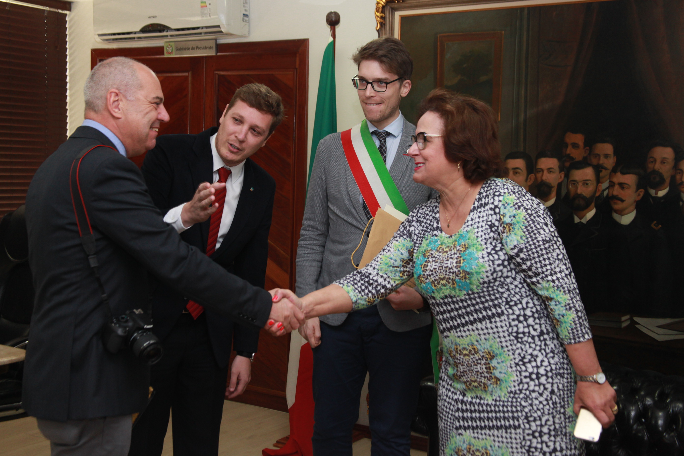 Deputada Dirce Heiderscheidt Recebe Comitiva Italiana em Visita à Alesc.