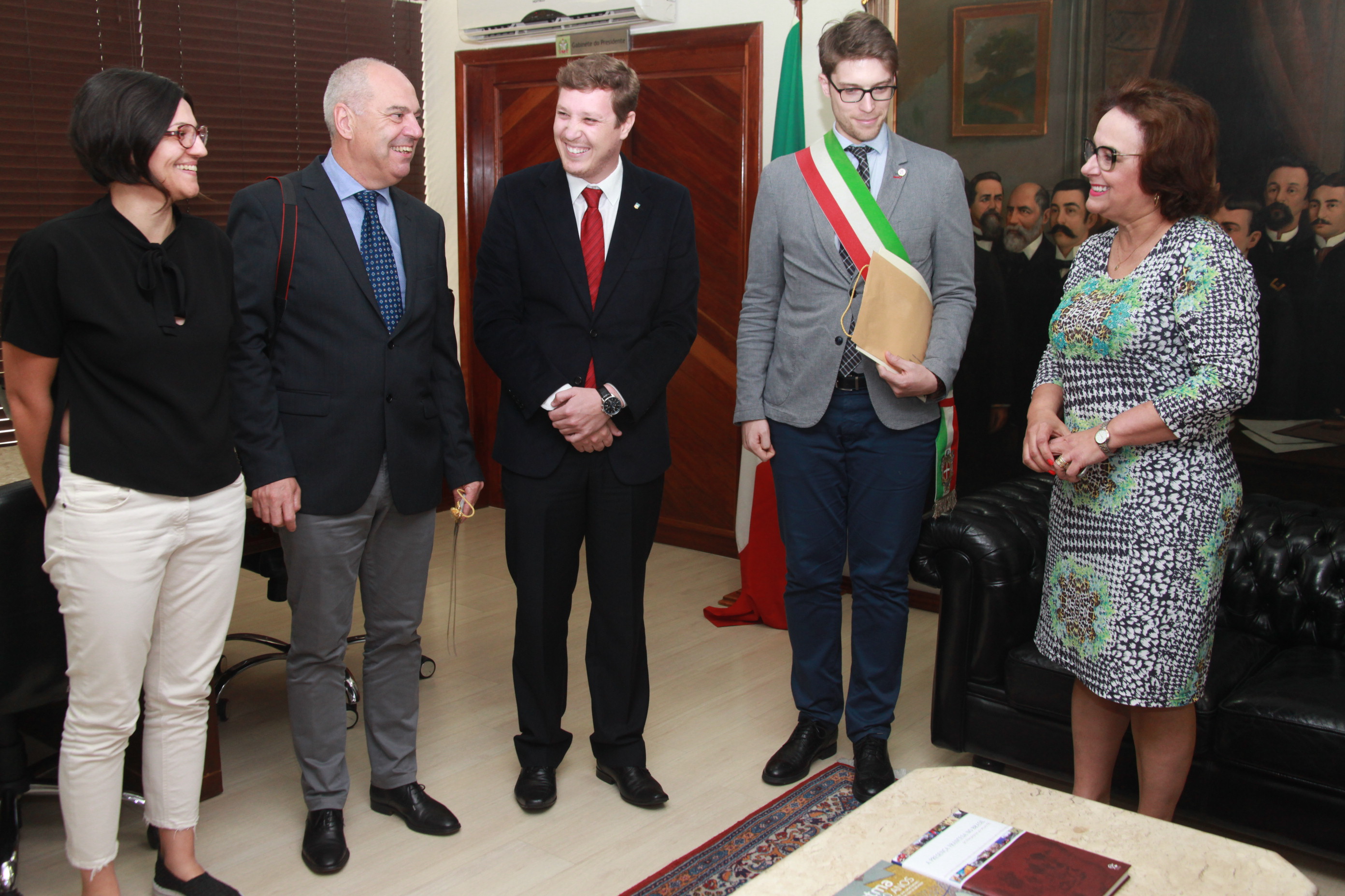 Deputada Dirce Heiderscheidt Recebe Comitiva Italiana em Visita à Alesc.