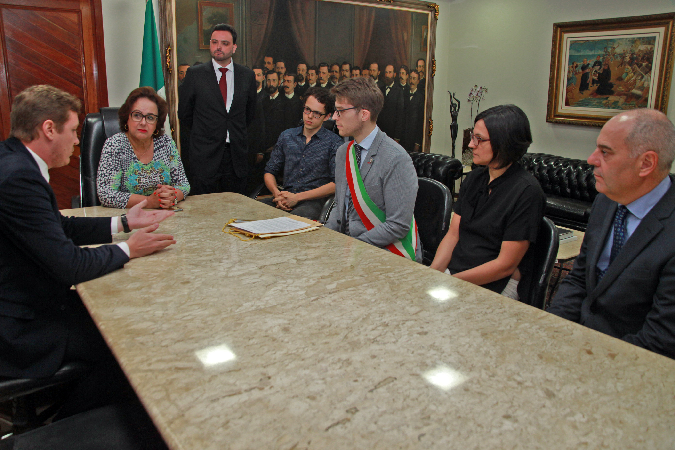 Deputada Dirce Heiderscheidt Recebe Comitiva Italiana em Visita à Alesc.