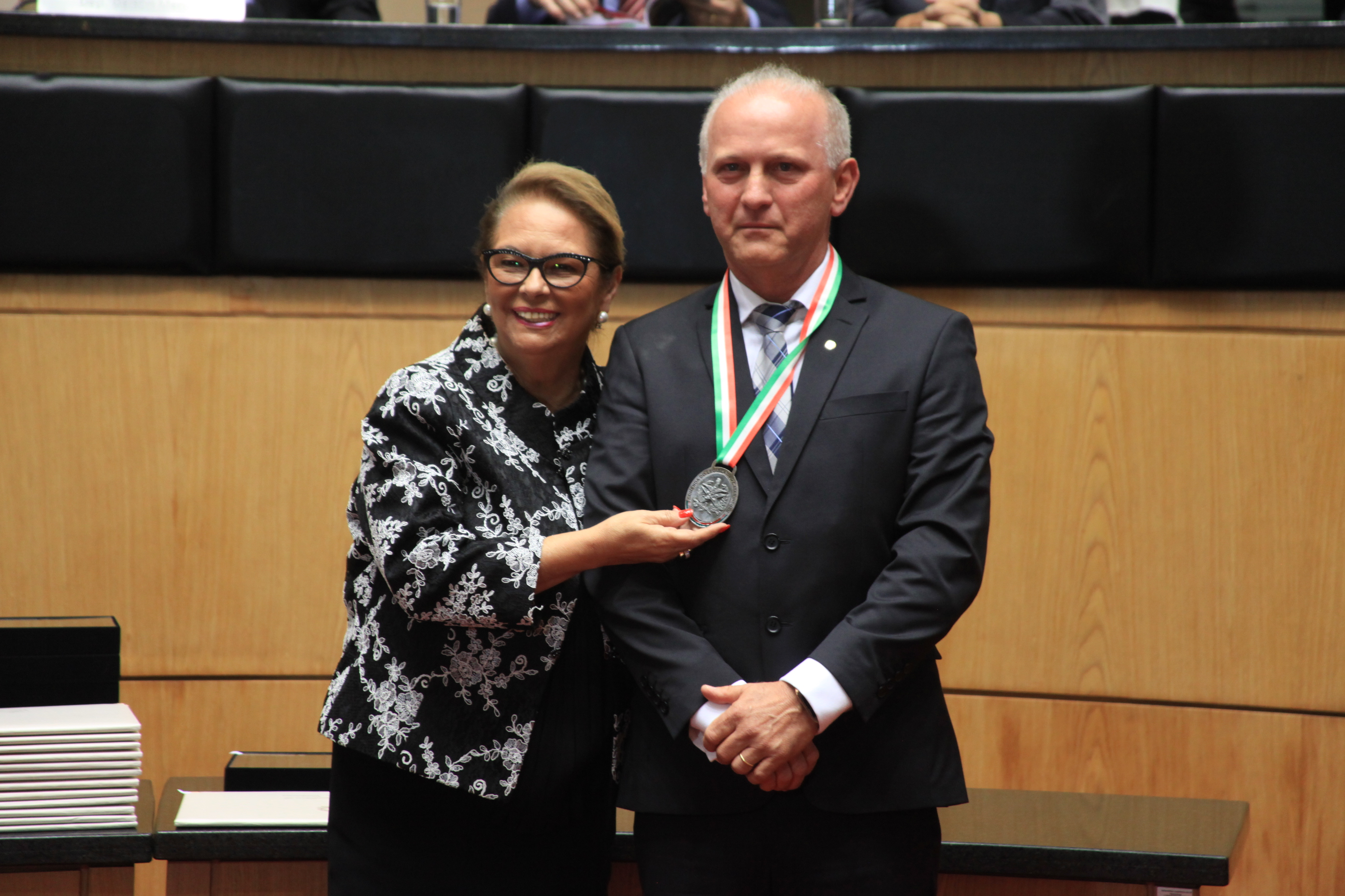 Homenageados na Solenidade de concessão da Comenda do Legislativo Catarinense.